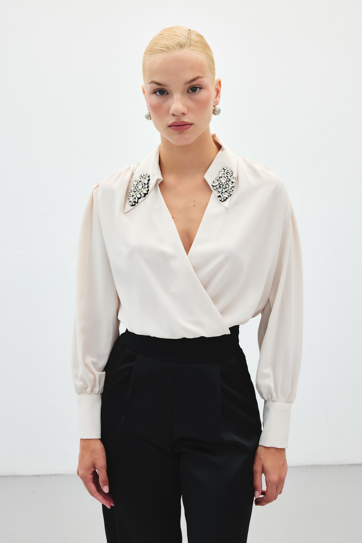 Aksesuar Detaylı Bodysuit Bluz - Bej