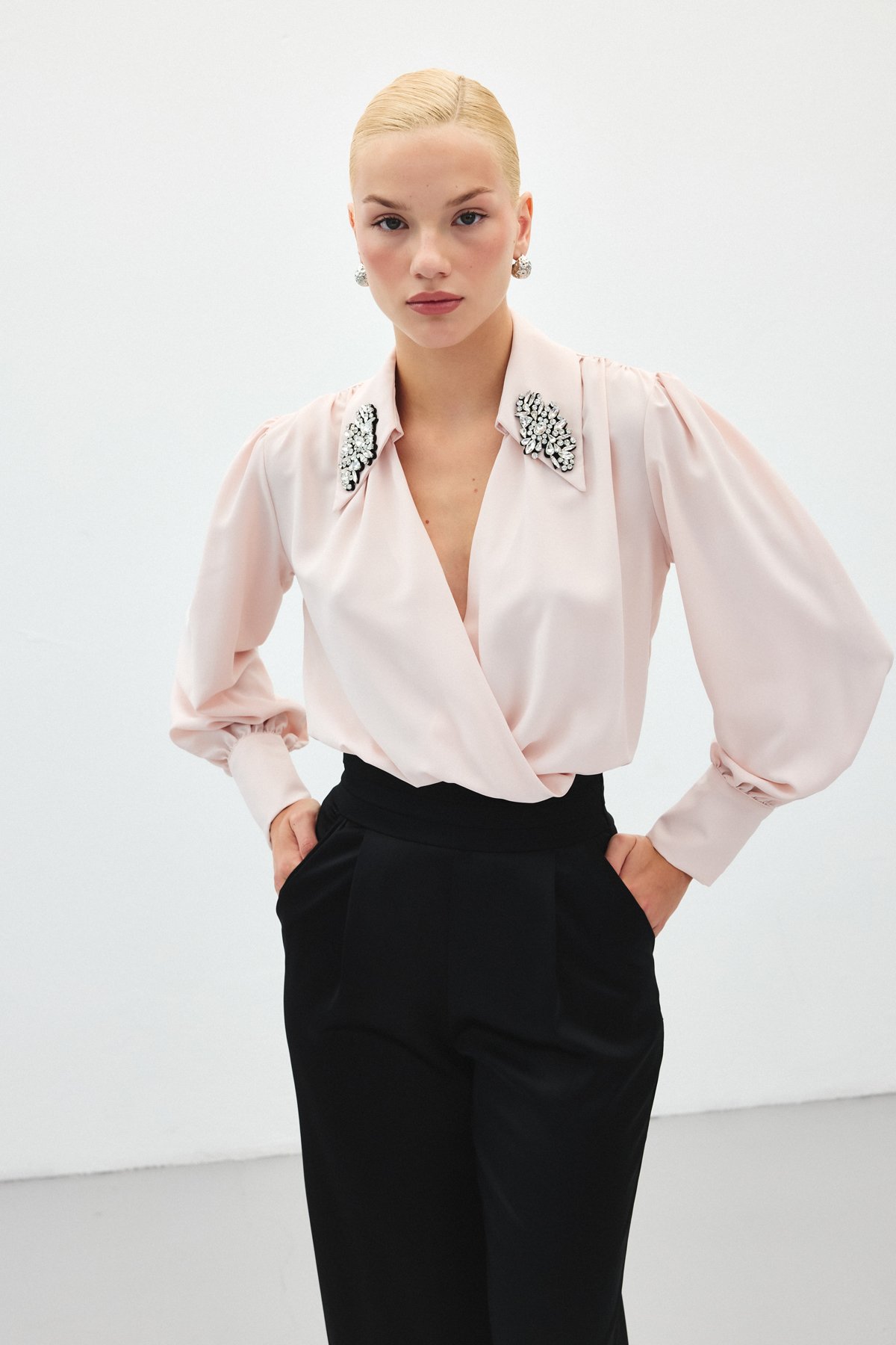 Aksesuar Detaylı Bodysuit Bluz - Pudra