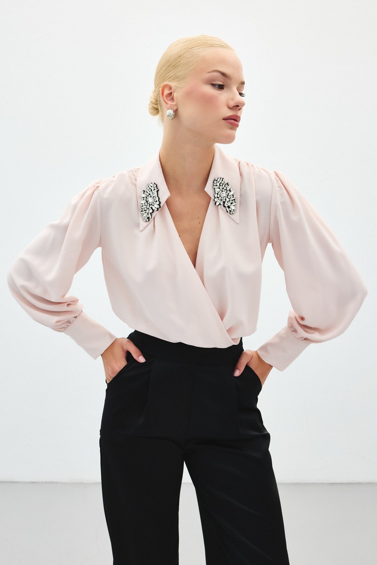 Aksesuar Detaylı Bodysuit Bluz - Pudra