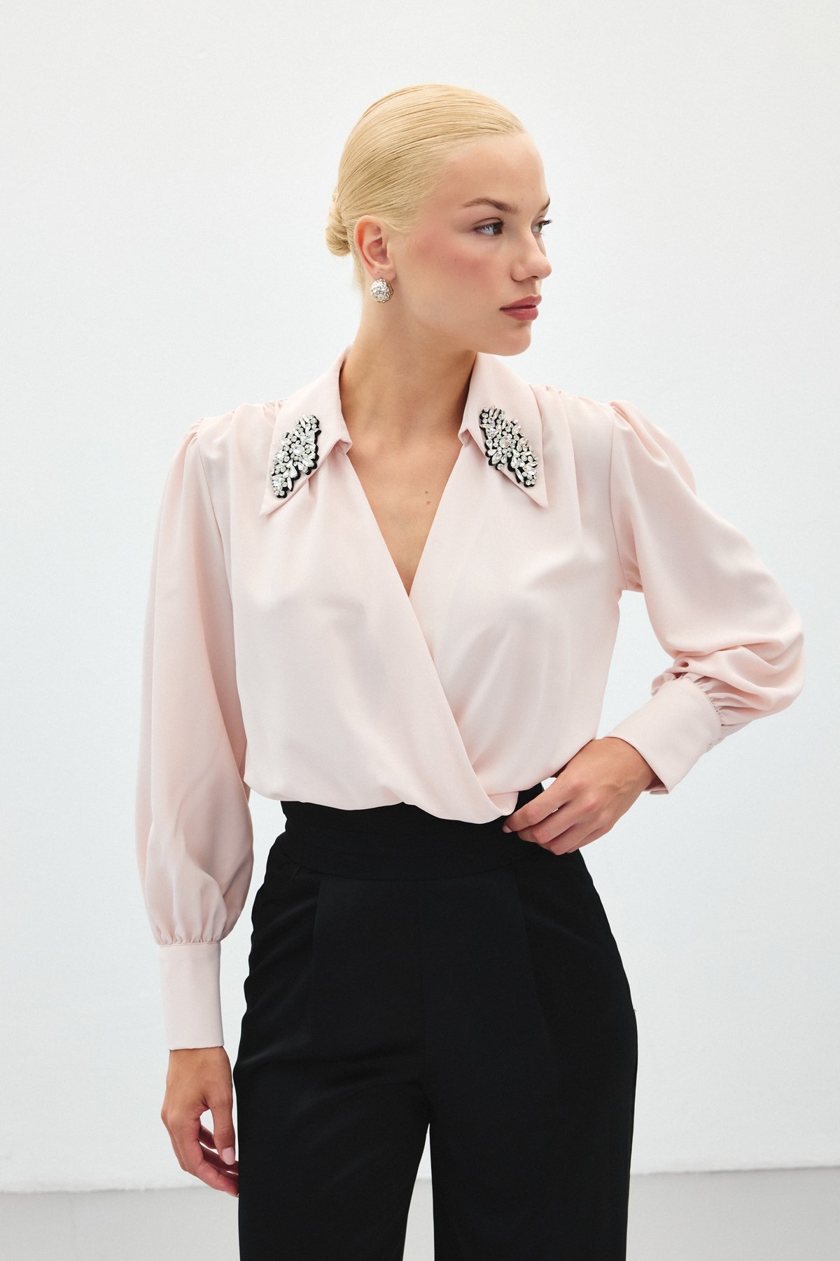 Aksesuar Detaylı Bodysuit Bluz - Pudra