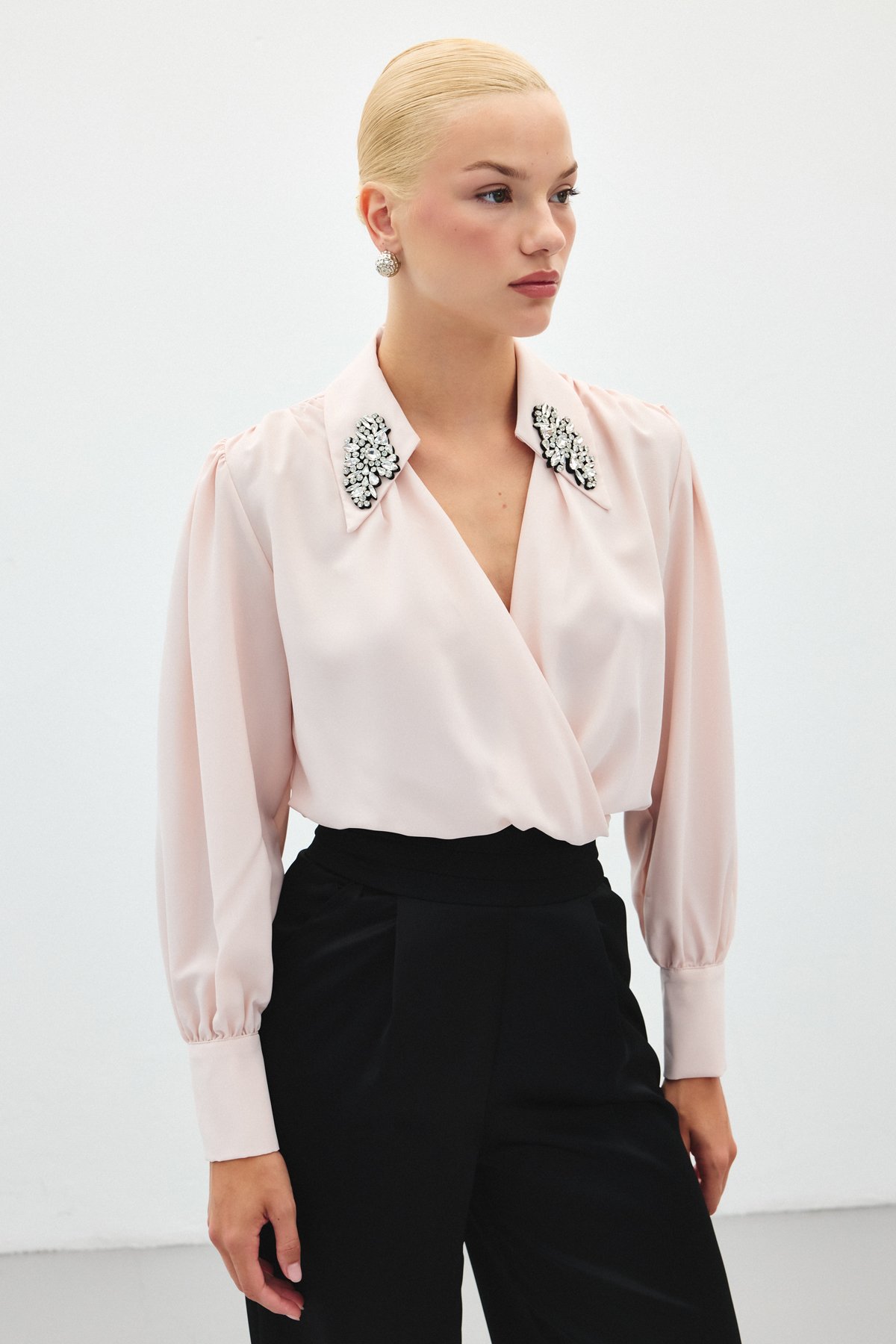 Aksesuar Detaylı Bodysuit Bluz - Pudra