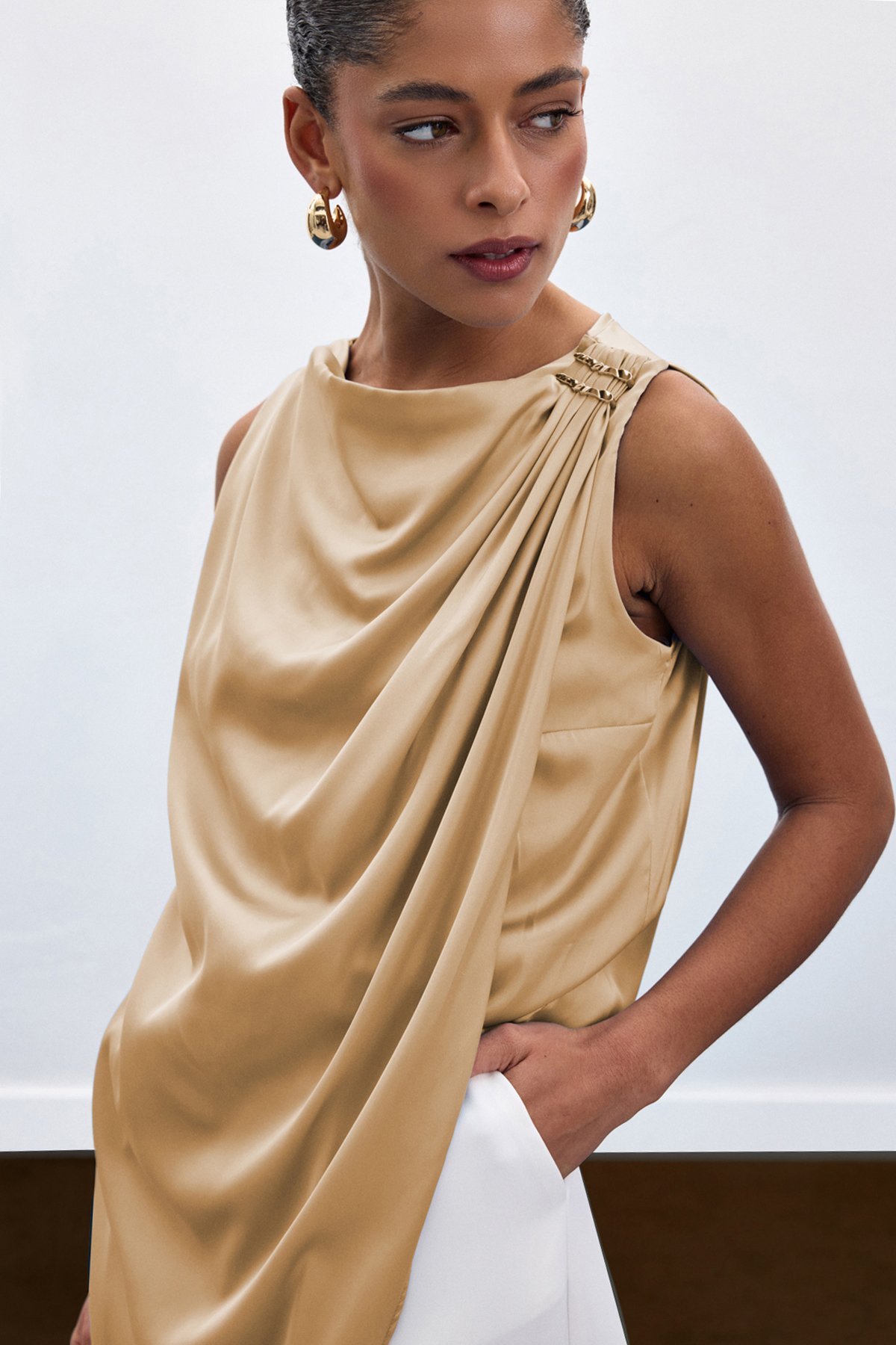 Aksesuar Detaylı Kolsuz Bluz - Camel