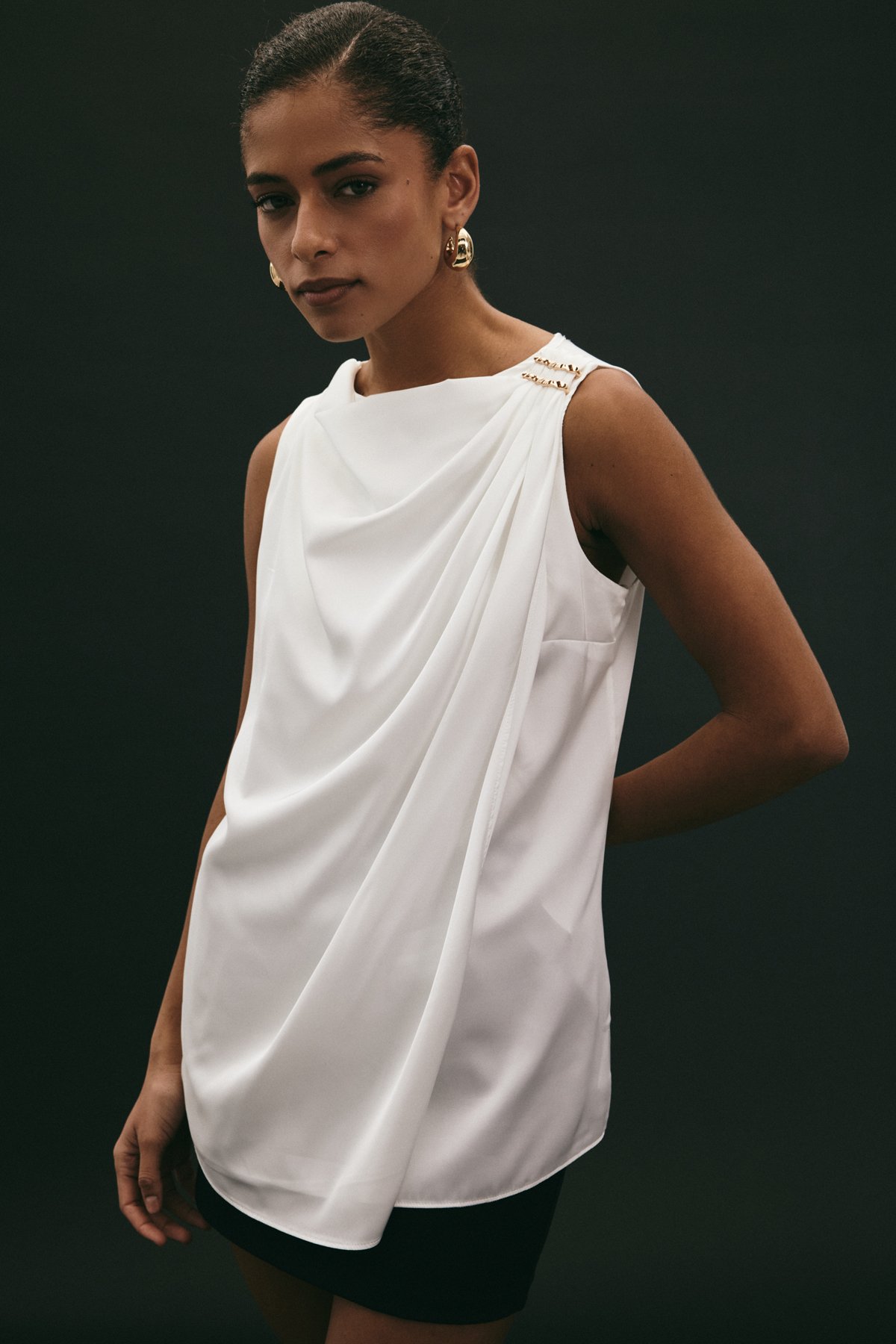 Aksesuar Detaylı Kolsuz Bluz - Ekru