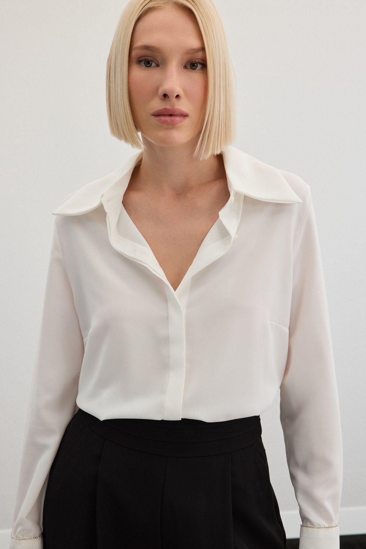 Aksesuarlı Klasik Gömlek - Ekru