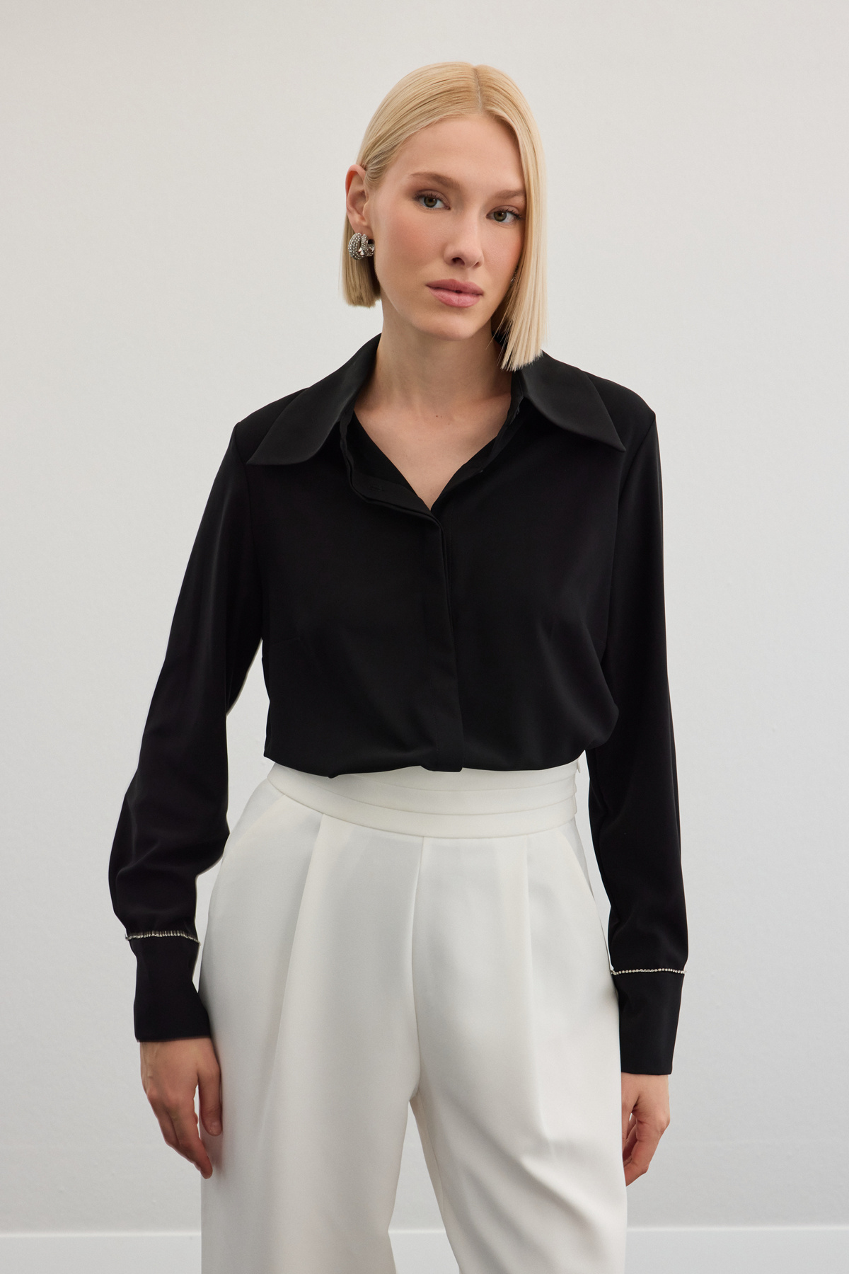 Aksesuarlı Klasik Gömlek - Siyah