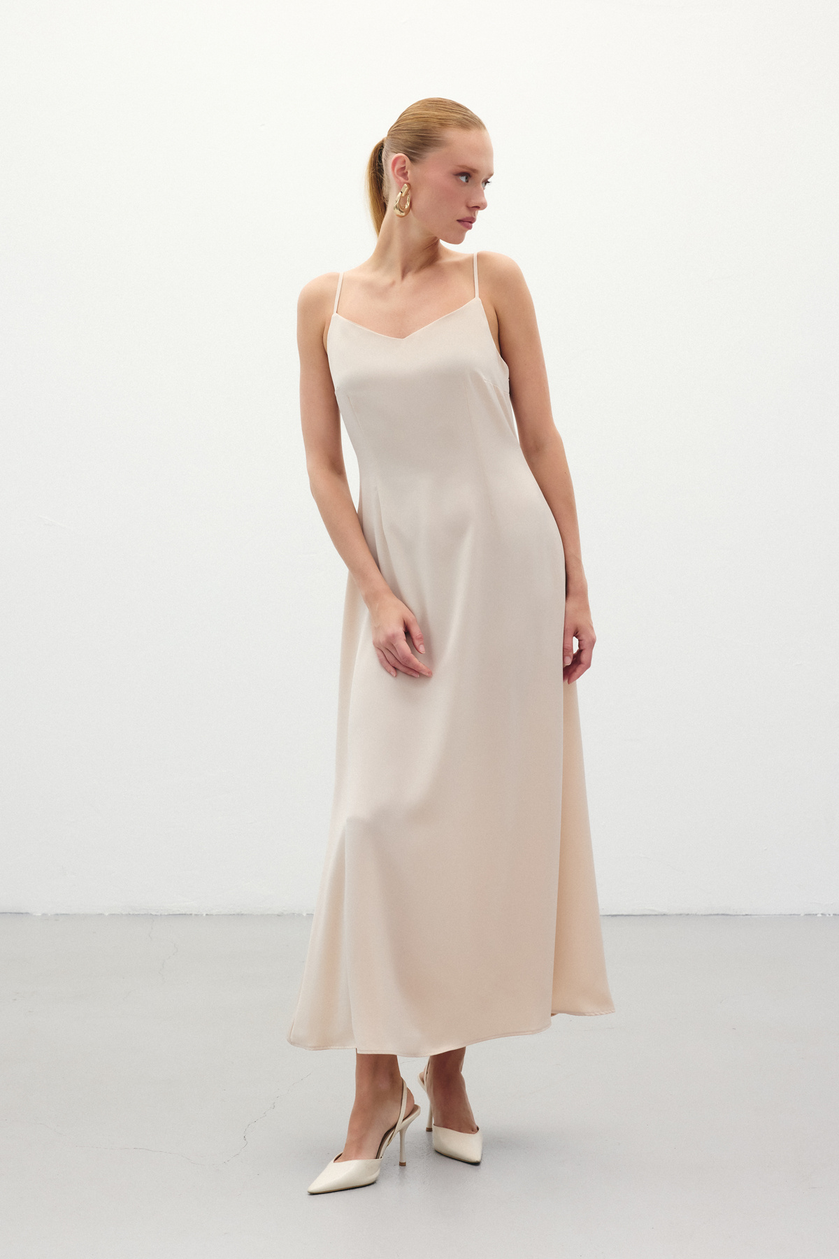 Askılı Uzun Saten Elbise - Bej