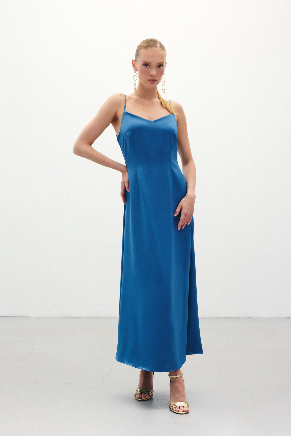 Askılı Uzun Saten Elbise - Sax Mavi