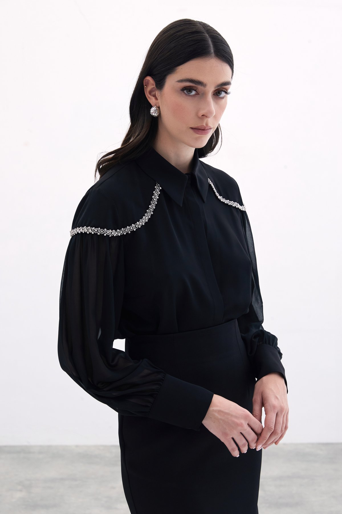 Balon Kollu Aksesuarlı Gömlek - Siyah