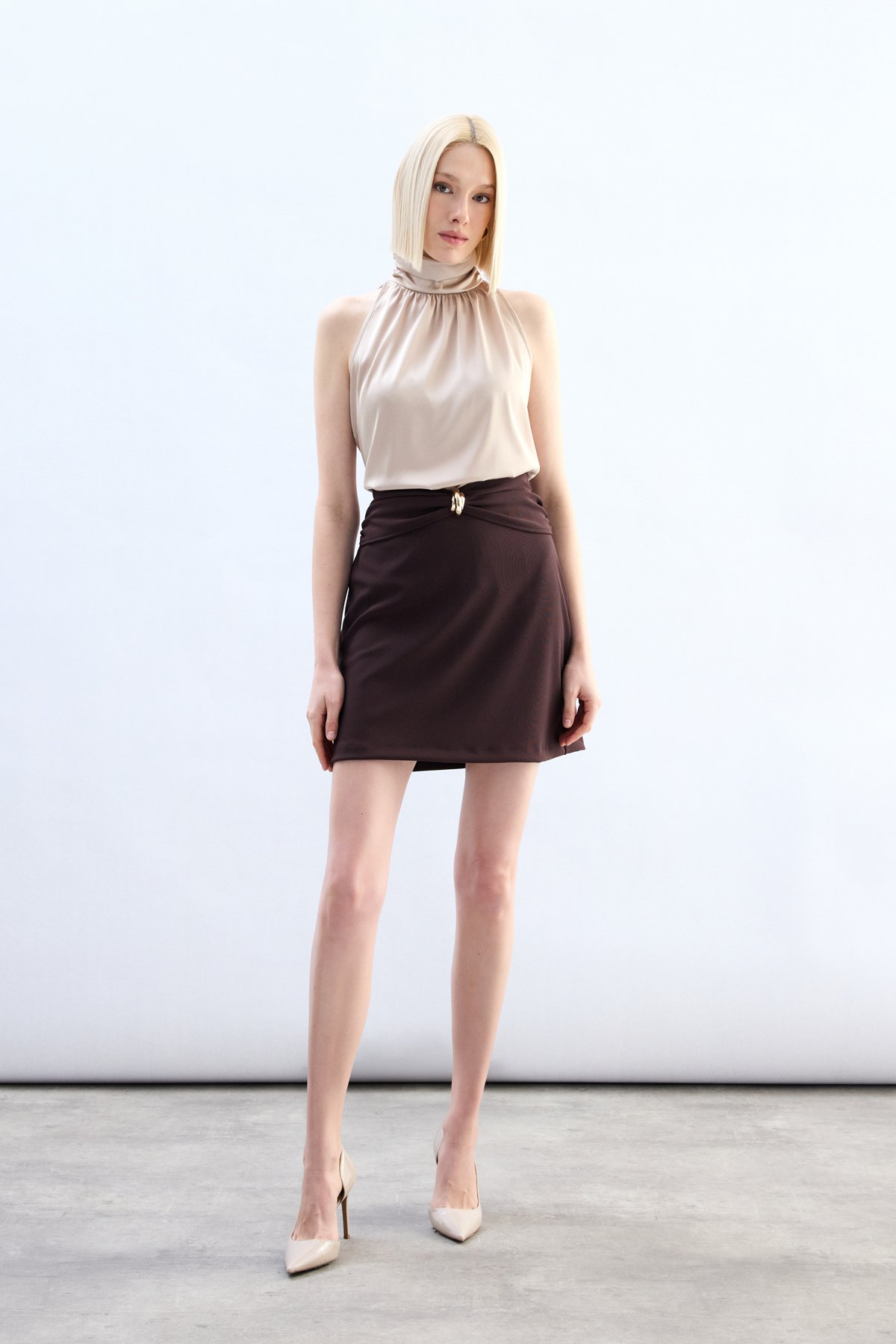 Bel Aksesuarlı Mini Etek - Kahve