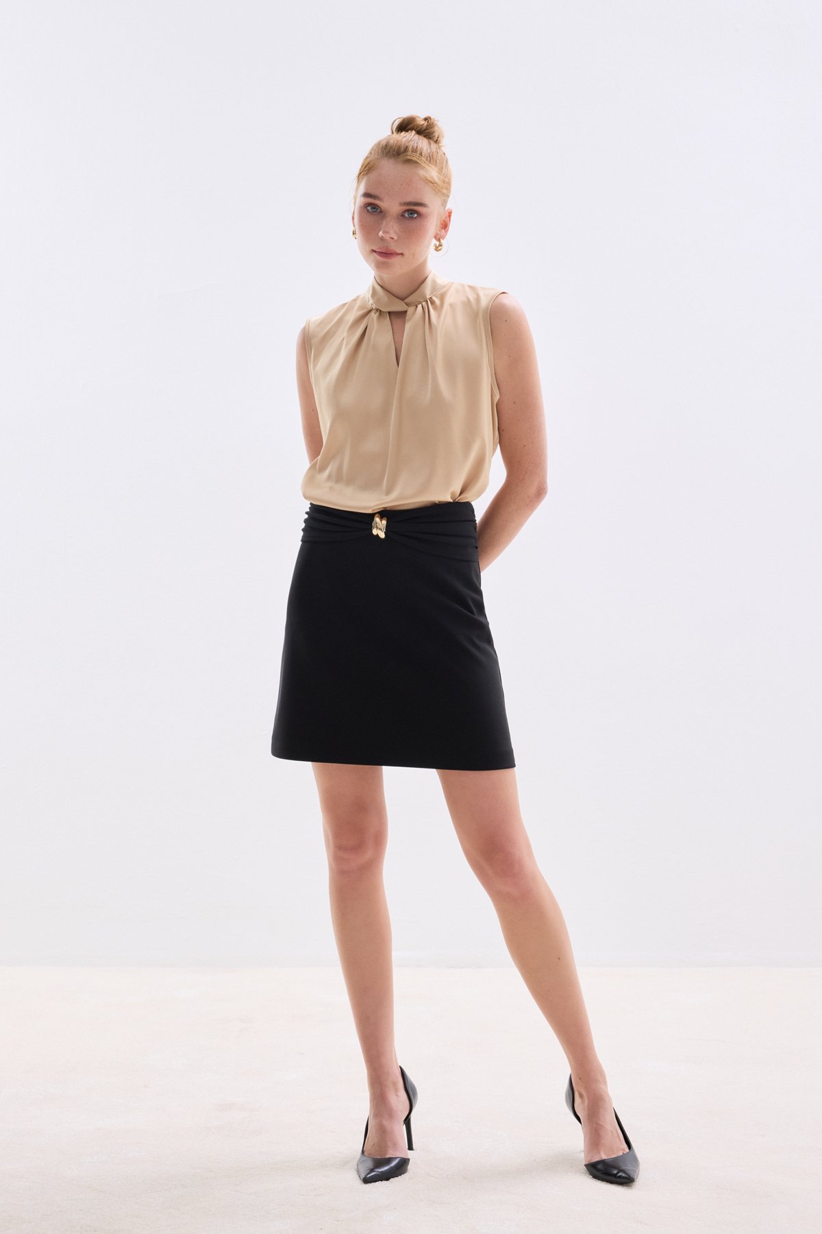 Bel Aksesuarlı Mini Etek - Siyah