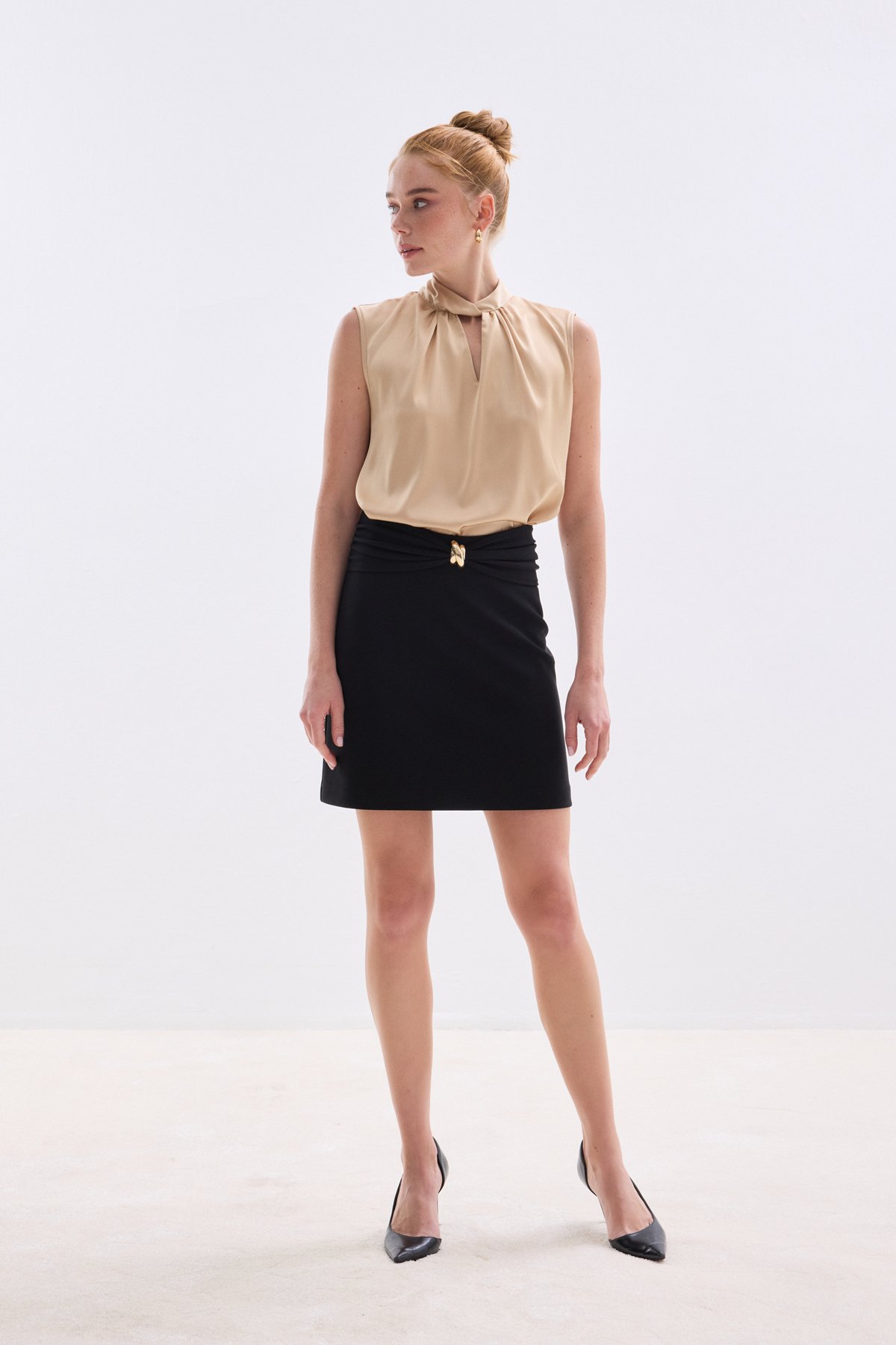 Bel Aksesuarlı Mini Etek - Siyah