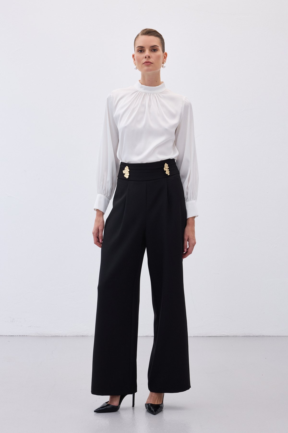 Bel Aksesuarlı Pantolon - Siyah