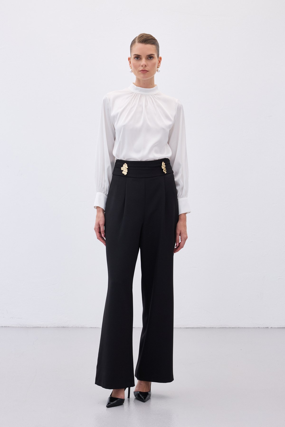 Bel Aksesuarlı Pantolon - Siyah