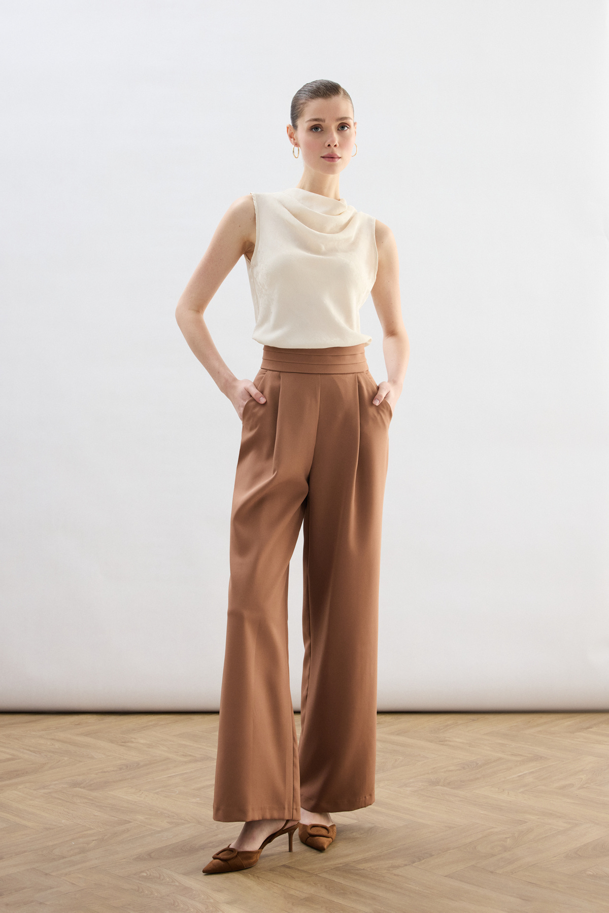 Bel Detaylı Cepli Pantolon - Camel