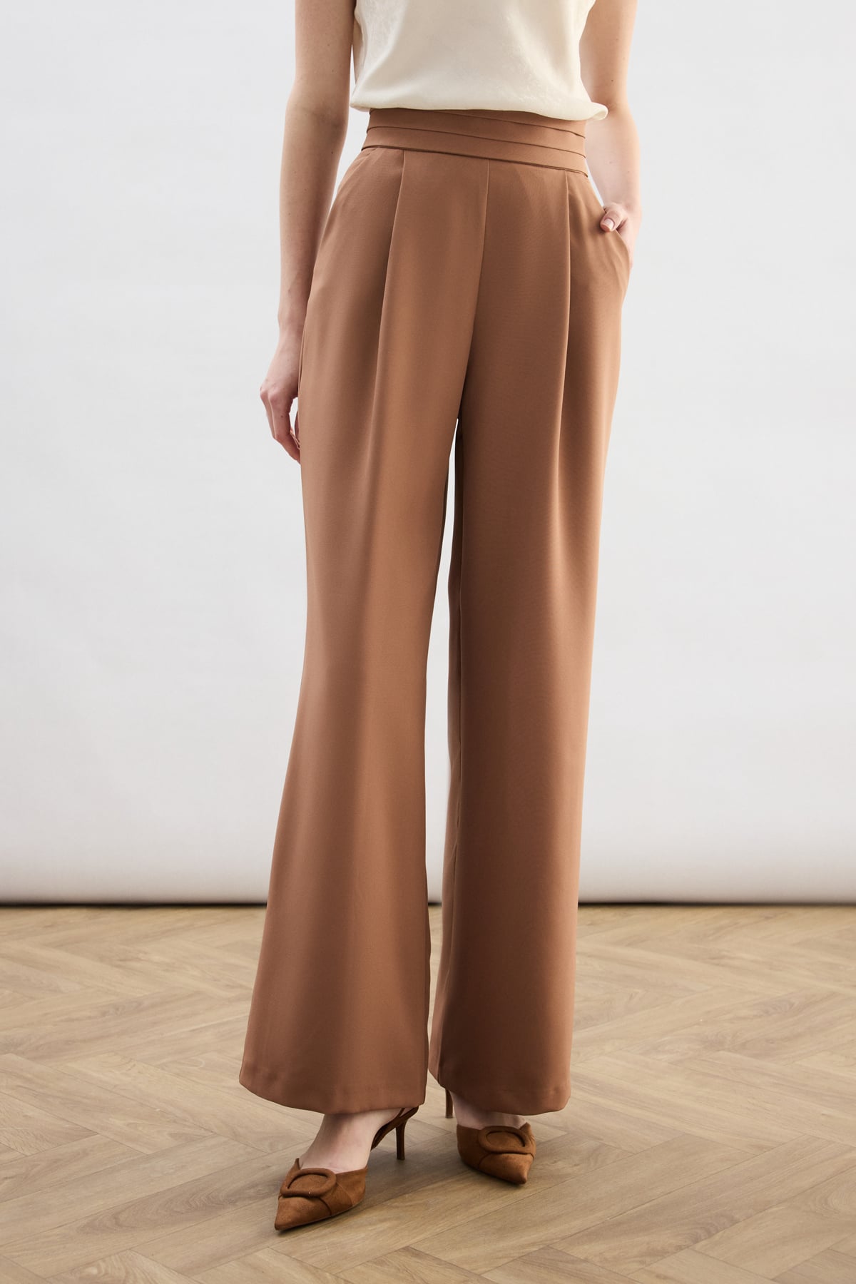 Bel Detaylı Cepli Pantolon - Camel