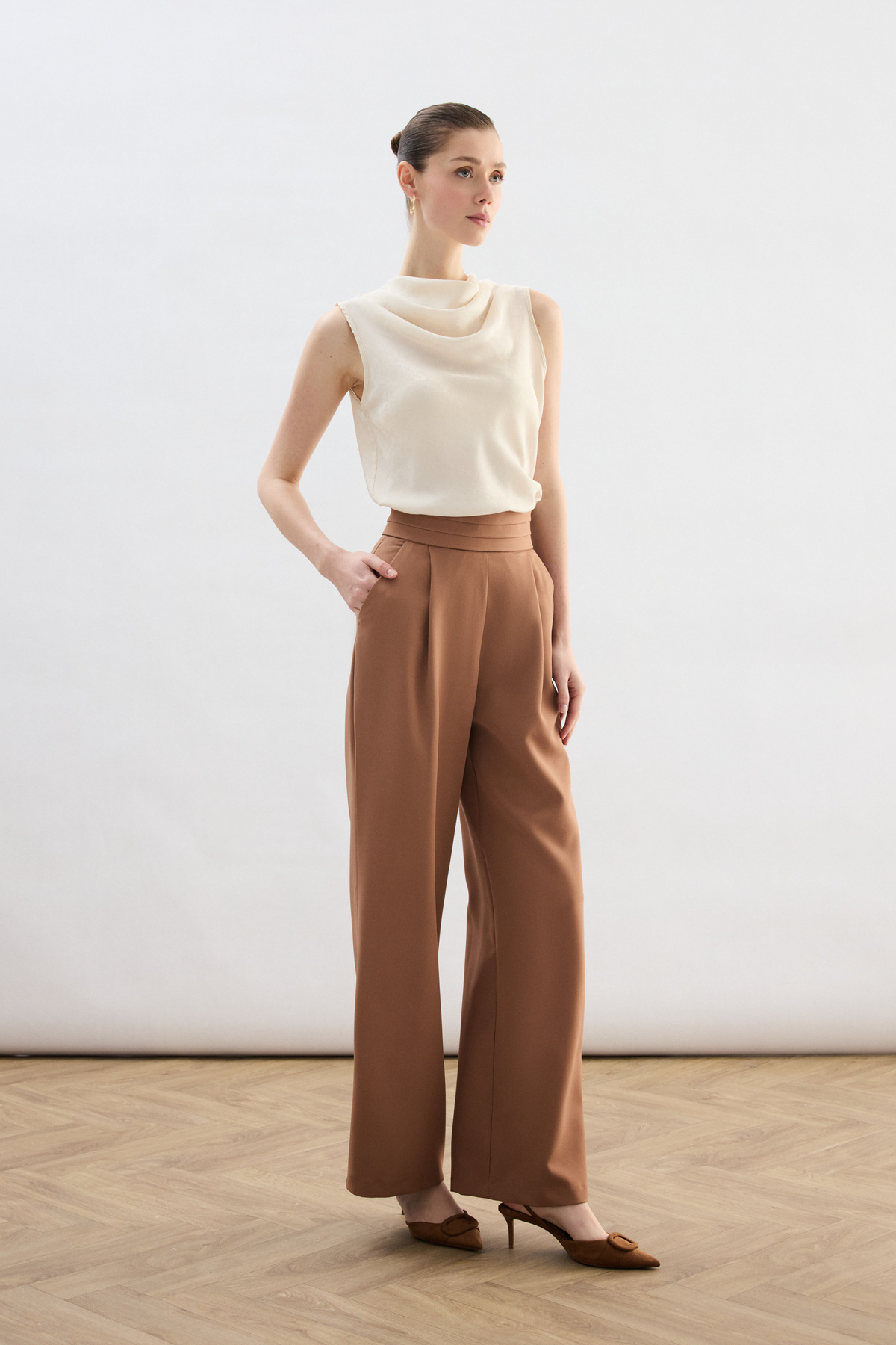 Bel Detaylı Cepli Pantolon - Camel
