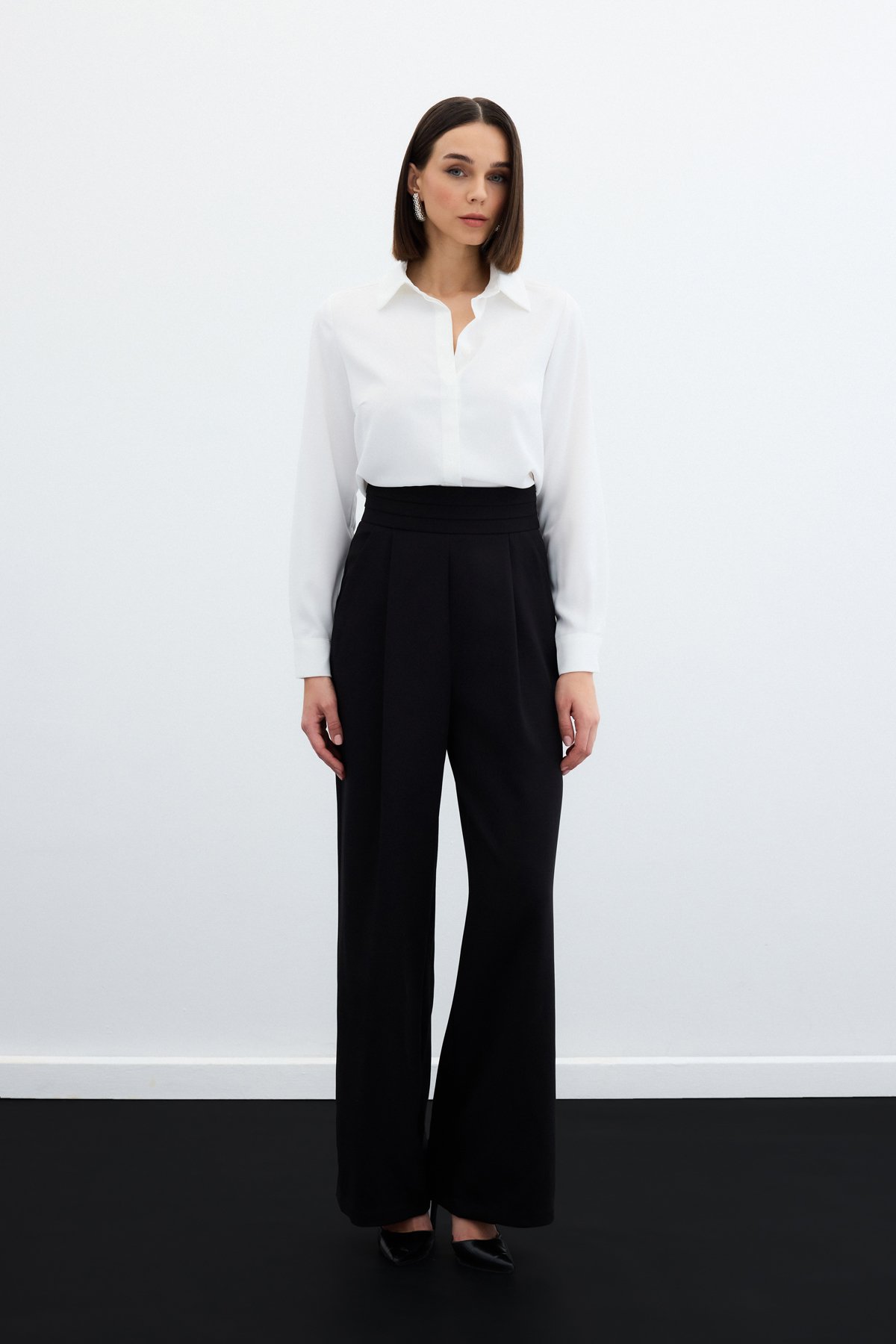 Bel Detaylı Cepli Pantolon - Siyah