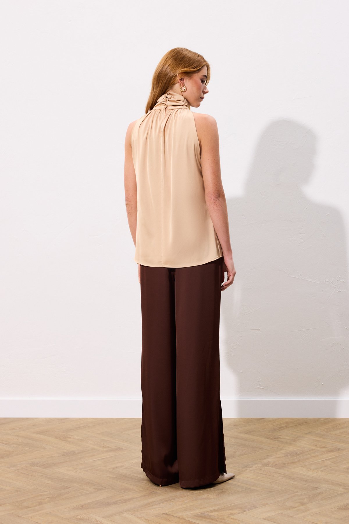 Boğazlı Kolsuz Bluz - Camel