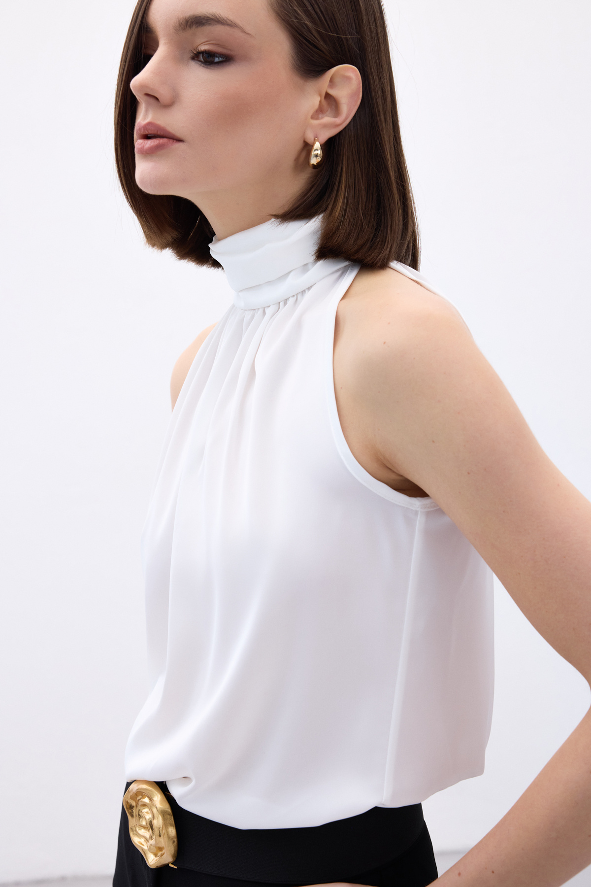 Boğazlı Kolsuz Bluz - Ekru