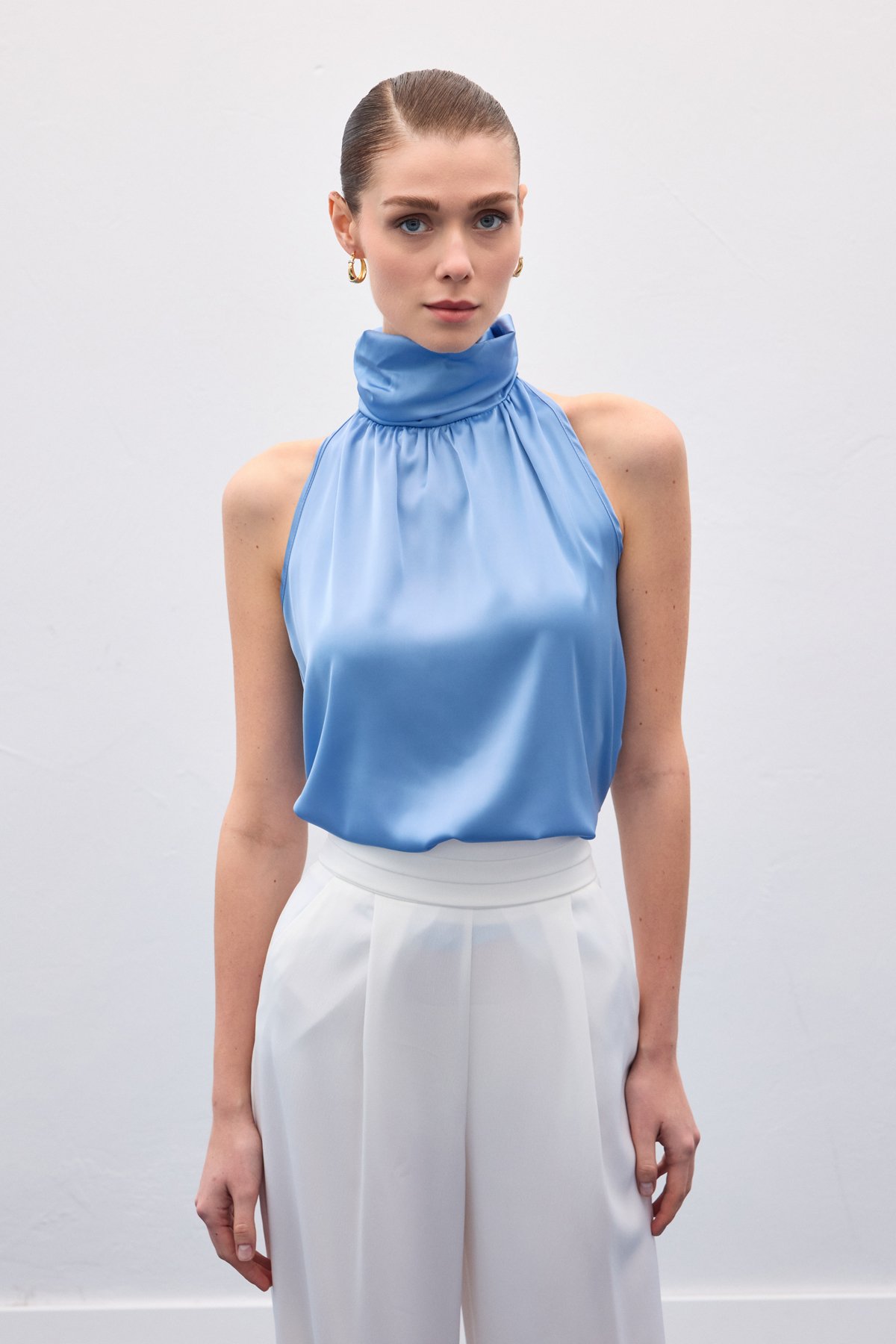 Boğazlı Kolsuz Bluz - Mavi
