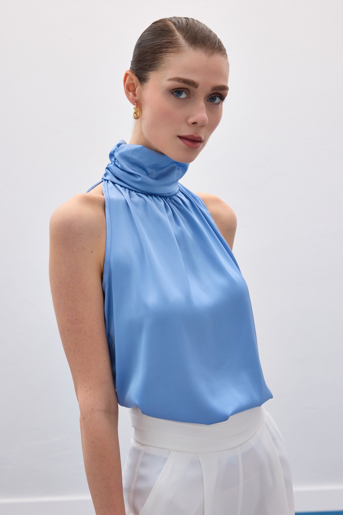 Boğazlı Kolsuz Bluz - Mavi