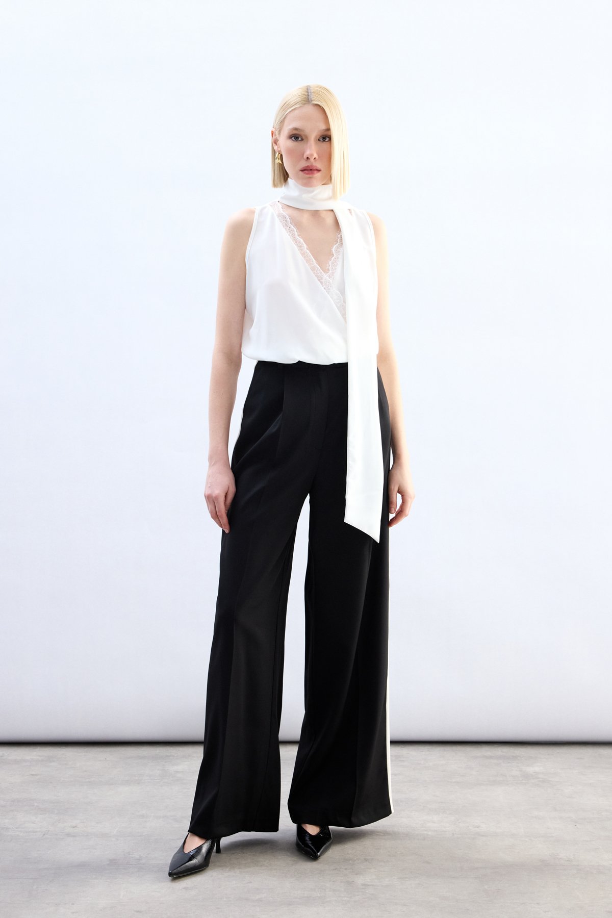 Dantel Detaylı Bodysuit Bluz - Ekru