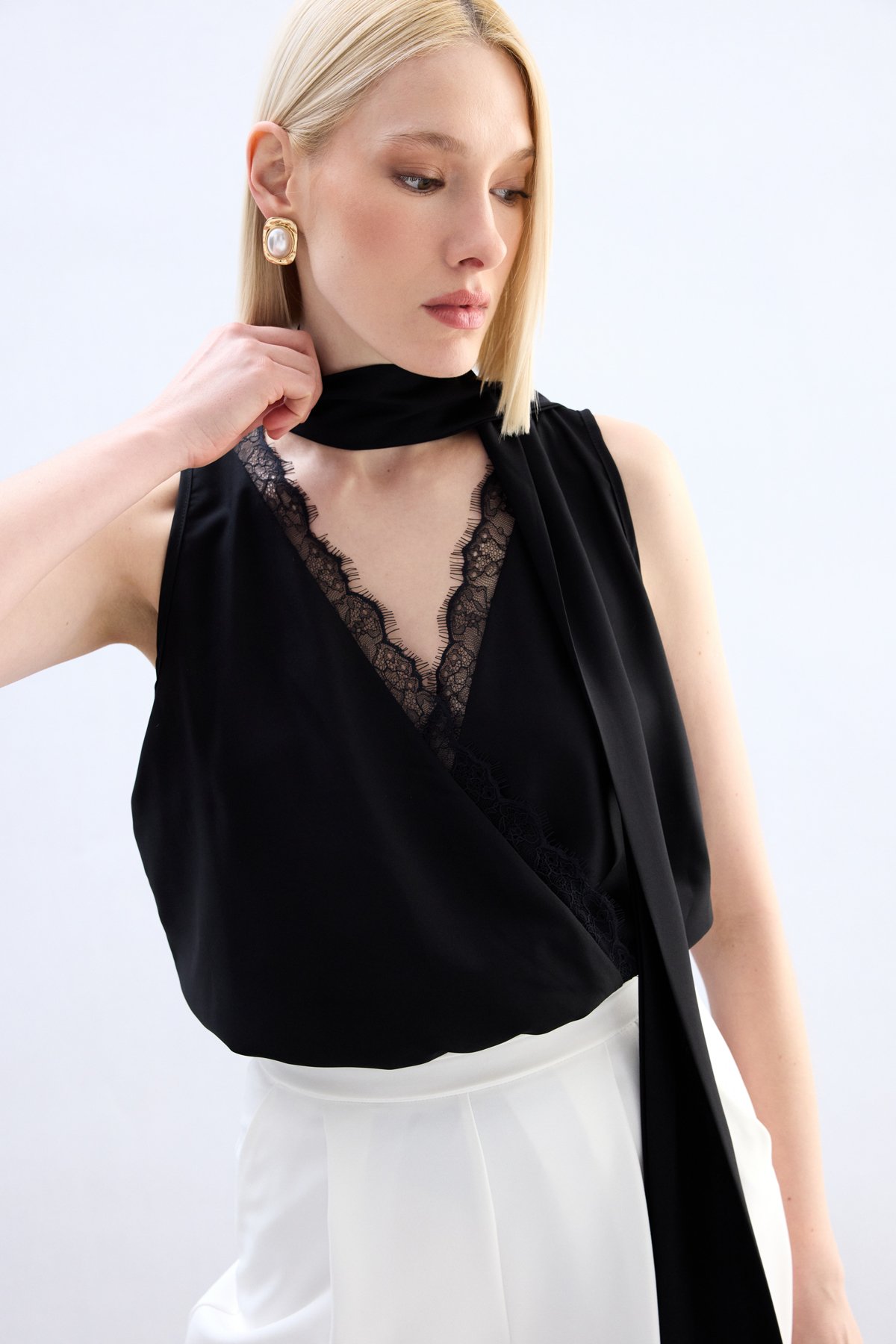 Dantel Detaylı Bodysuit Bluz - Siyah