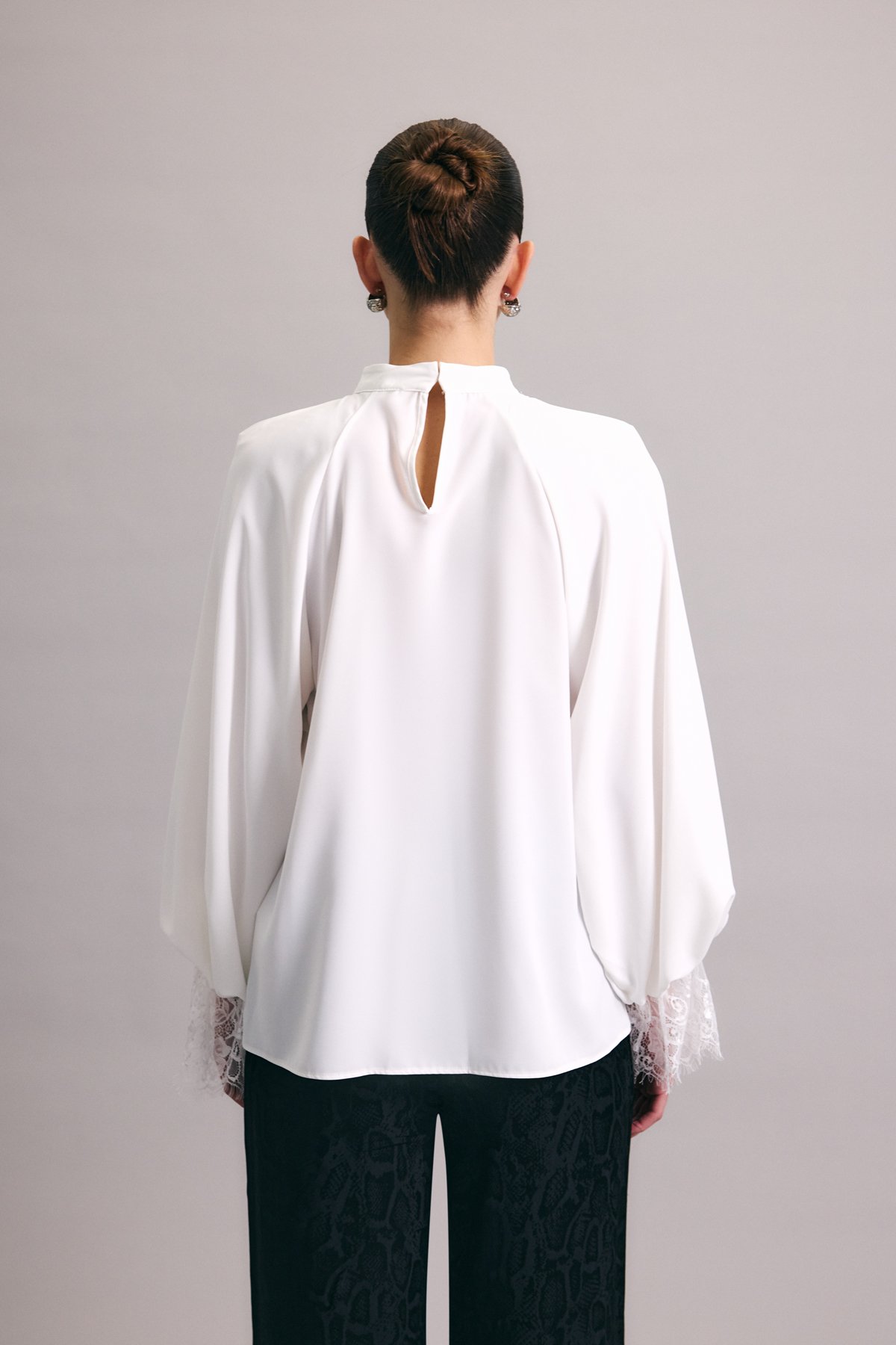 Dantel Detaylı Uzun Kollu Bluz - Ekru