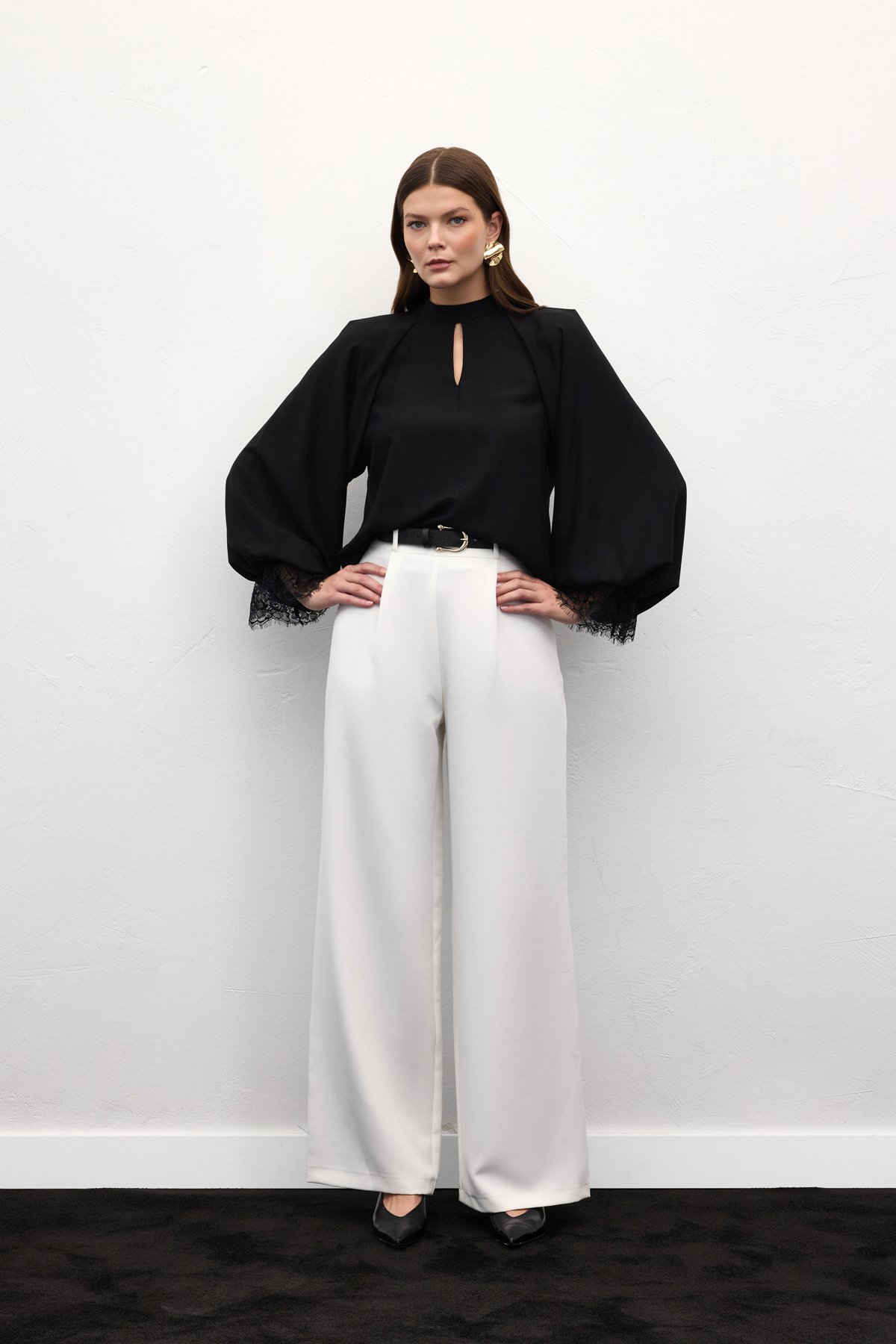 Dantel Detaylı Uzun Kollu Bluz - Siyah