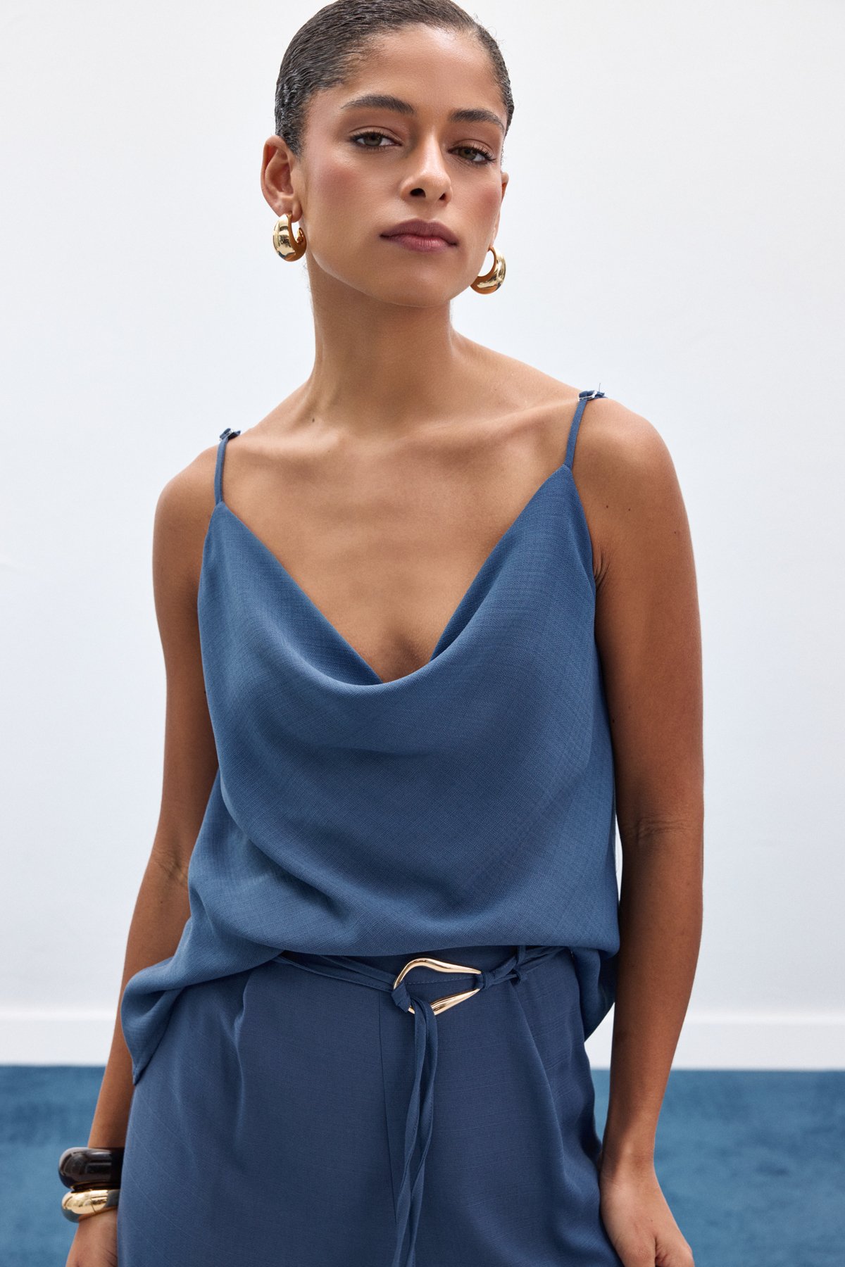 Degaje Yaka Dökümlü Bluz - İndigo