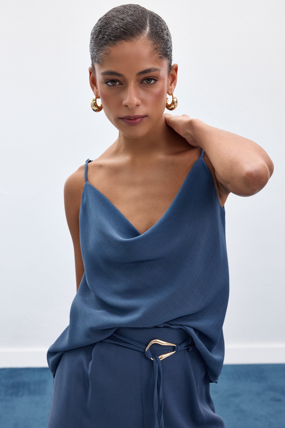 Degaje Yaka Dökümlü Bluz - İndigo