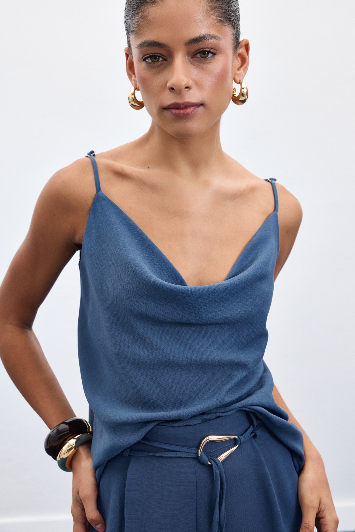 Degaje Yaka Dökümlü Bluz - İndigo