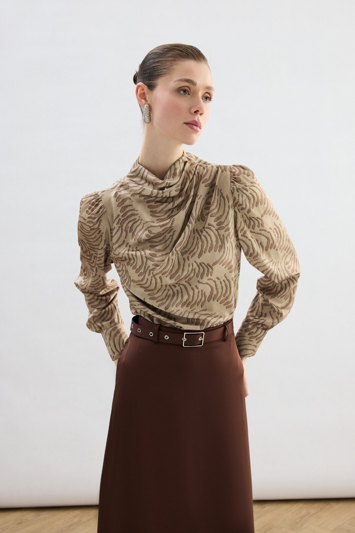 Drape Detaylı Desenli Bluz - Vizon