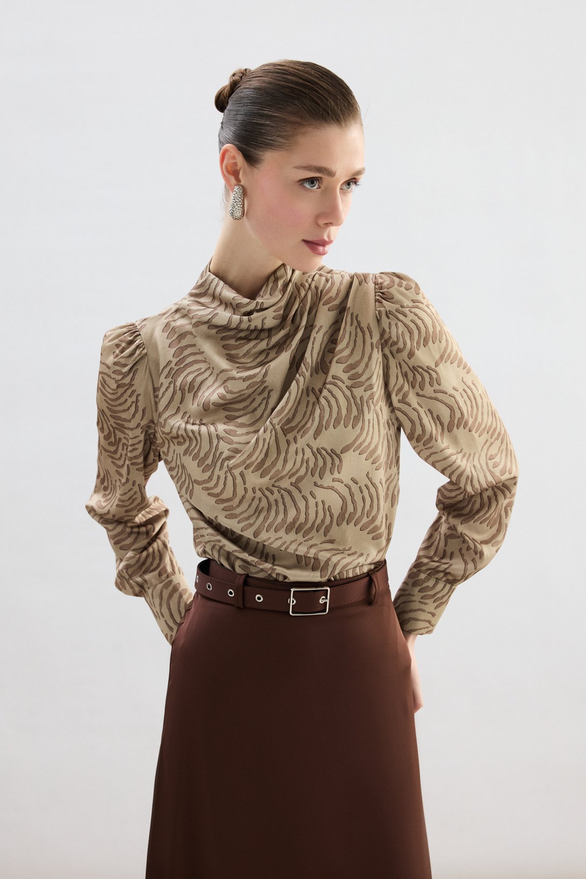 Drape Detaylı Desenli Bluz - Vizon