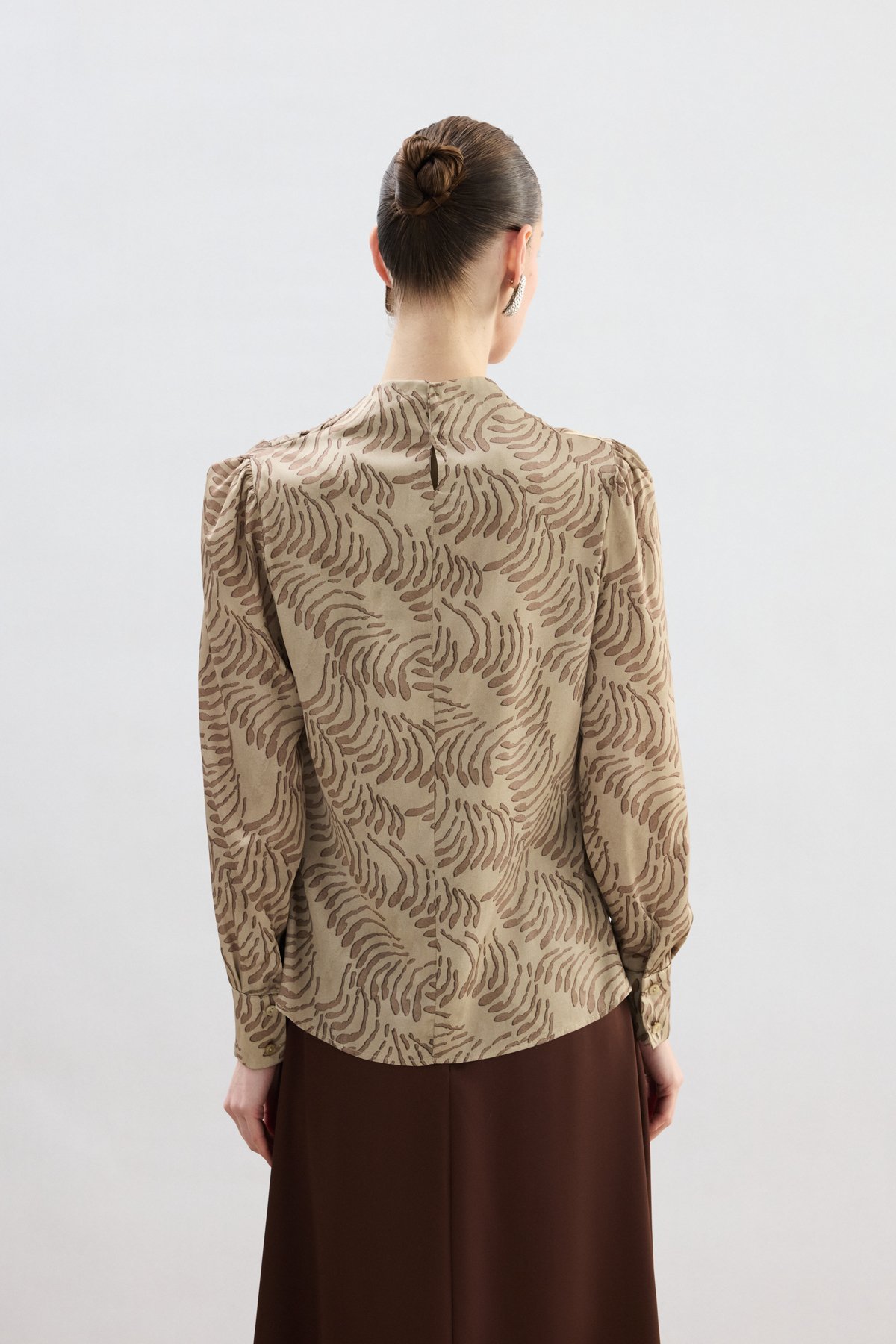 Drape Detaylı Desenli Bluz - Vizon