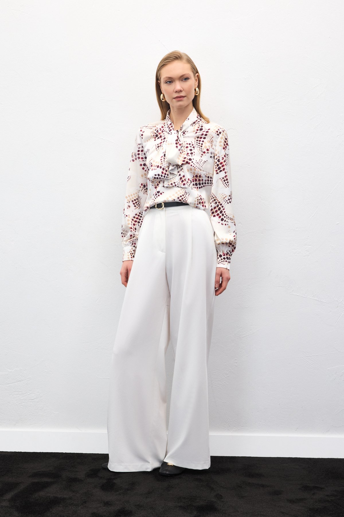 Fular Detaylı Desenli Bluz - Ekru