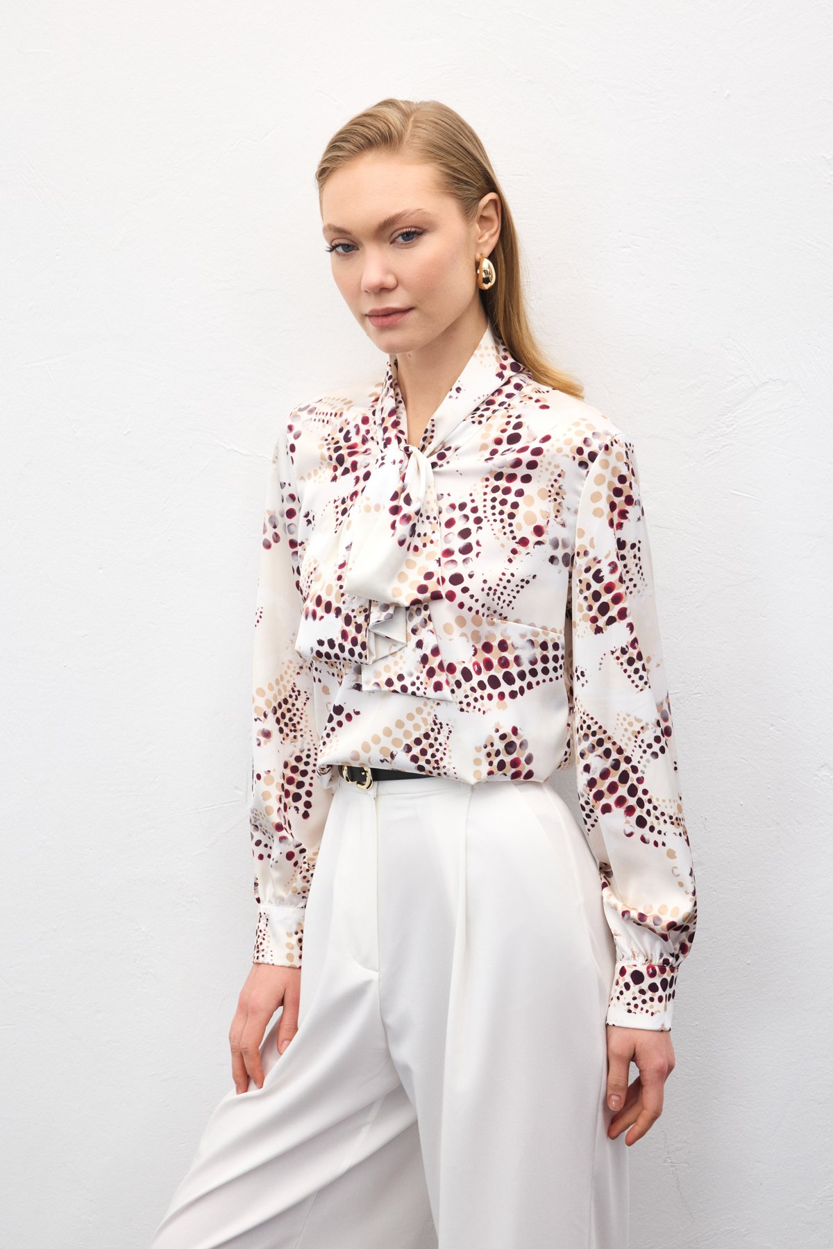 Fular Detaylı Desenli Bluz - Ekru