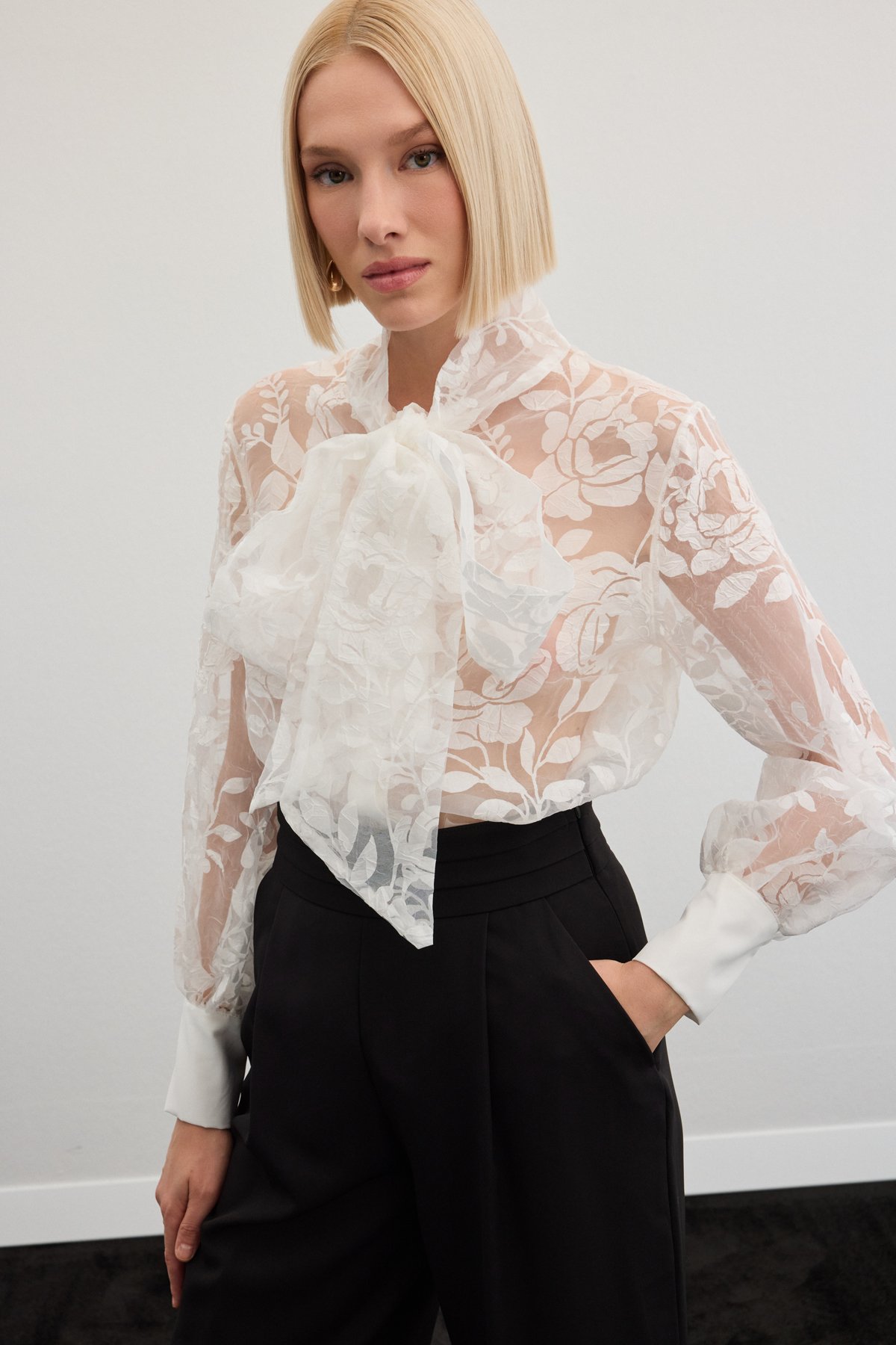 Fularlı Çiçek Desenli Gömlek - Ekru