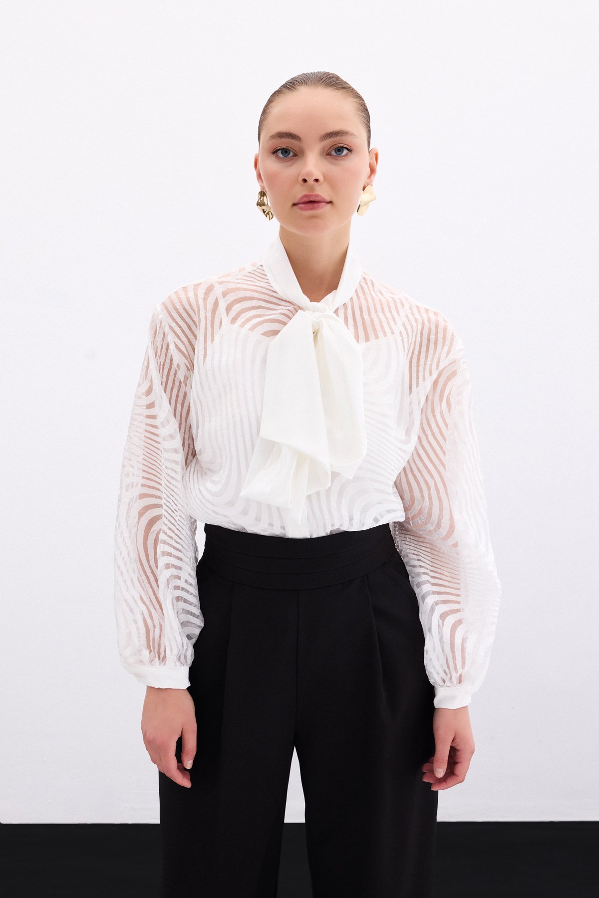 Fularlı Zebra Desenli Gömlek - Ekru