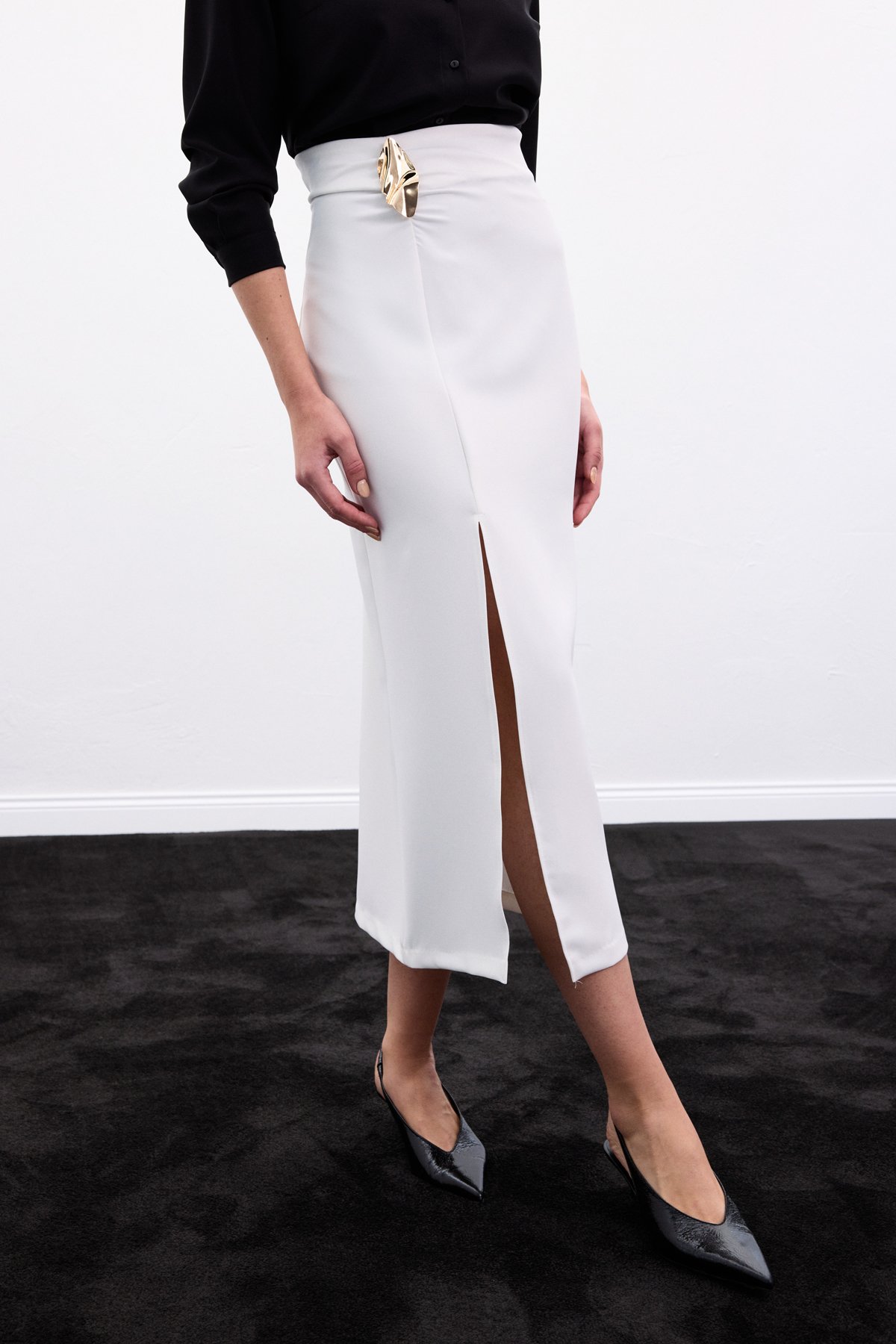 Gold Yan Aksesuarlı Etek - Ekru