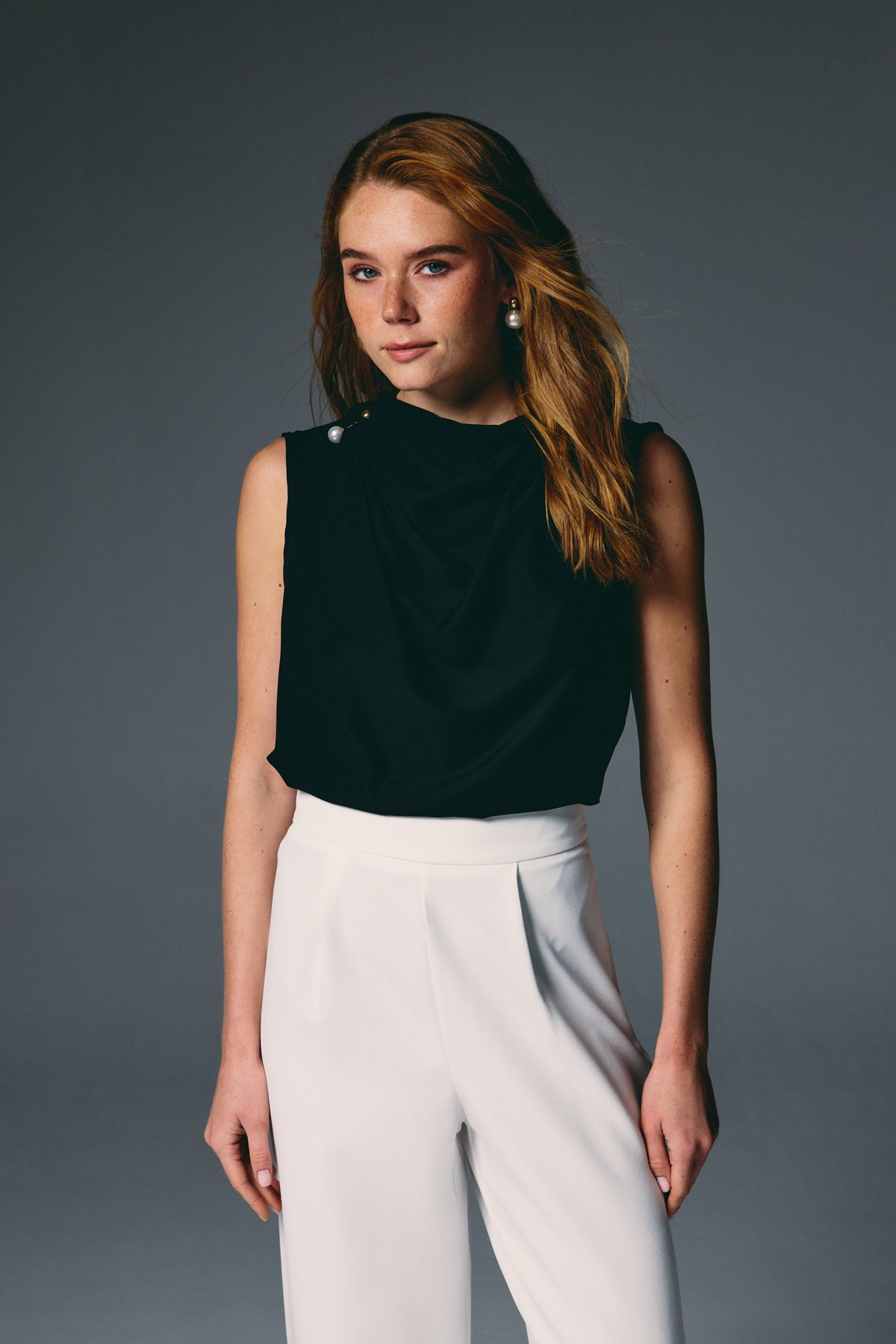 İnci Broşlu Degaje Bluz - Siyah