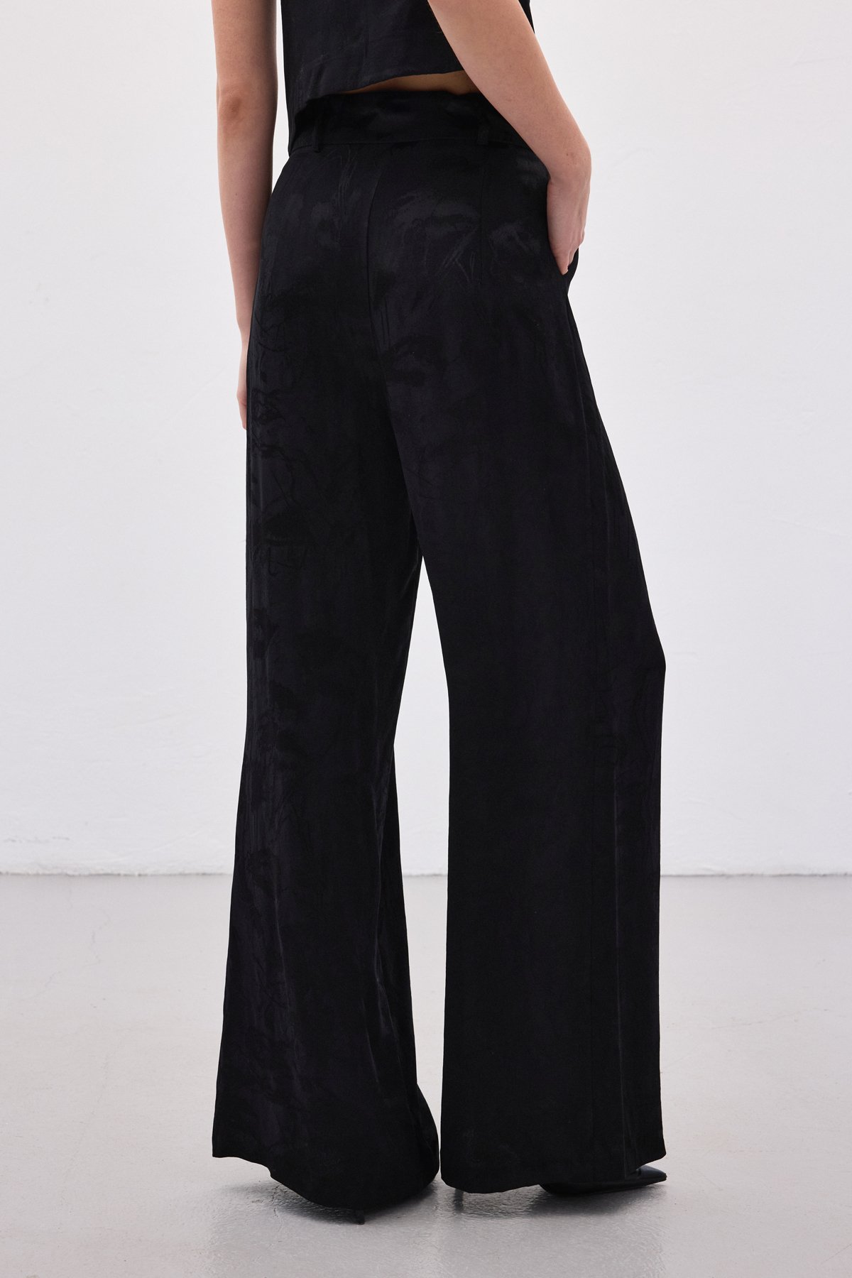 Jakarlı Bol Pantolon - Siyah