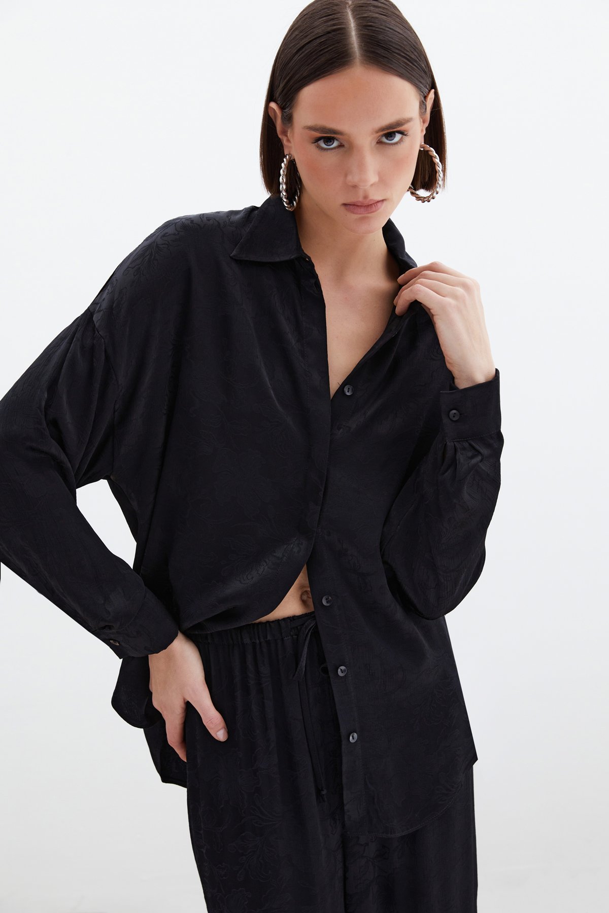 Jakarlı Saten Gömlek - Siyah