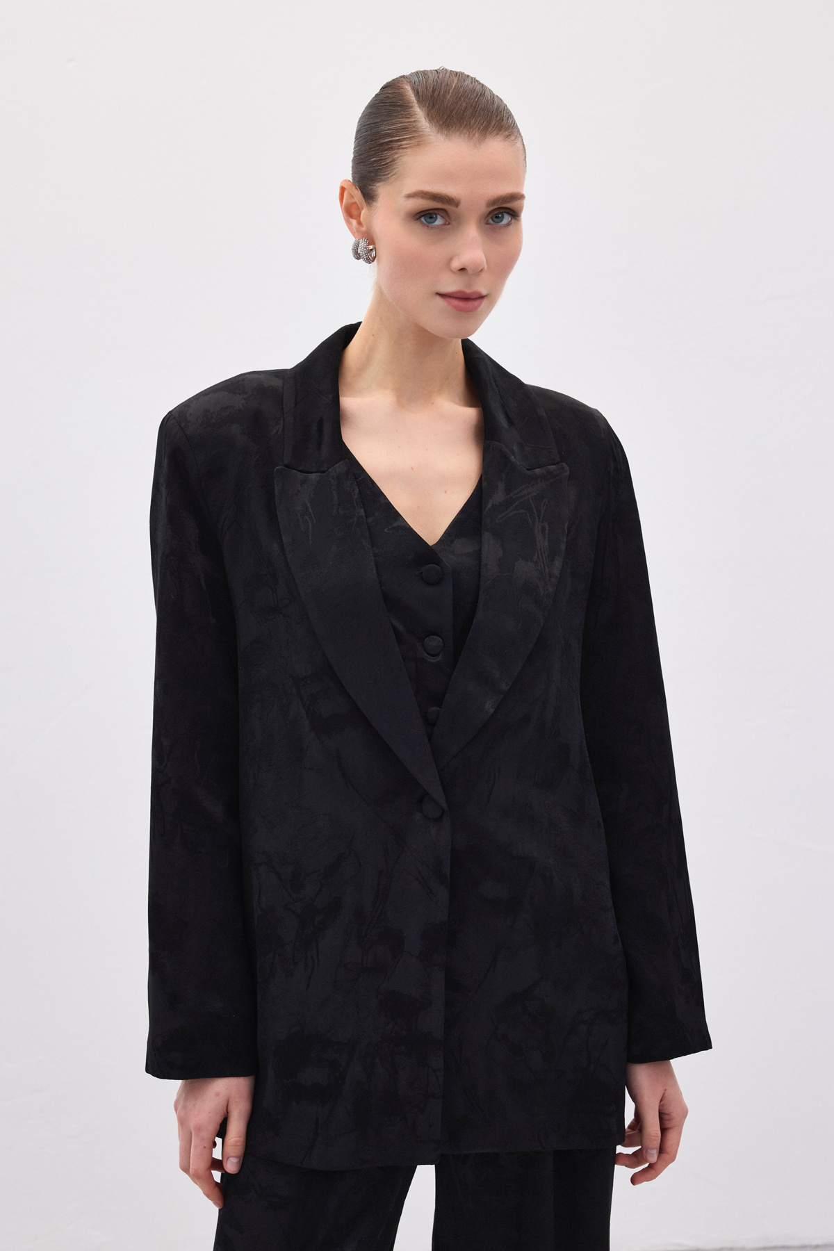 Jakarlı Uzun Ceket - Siyah