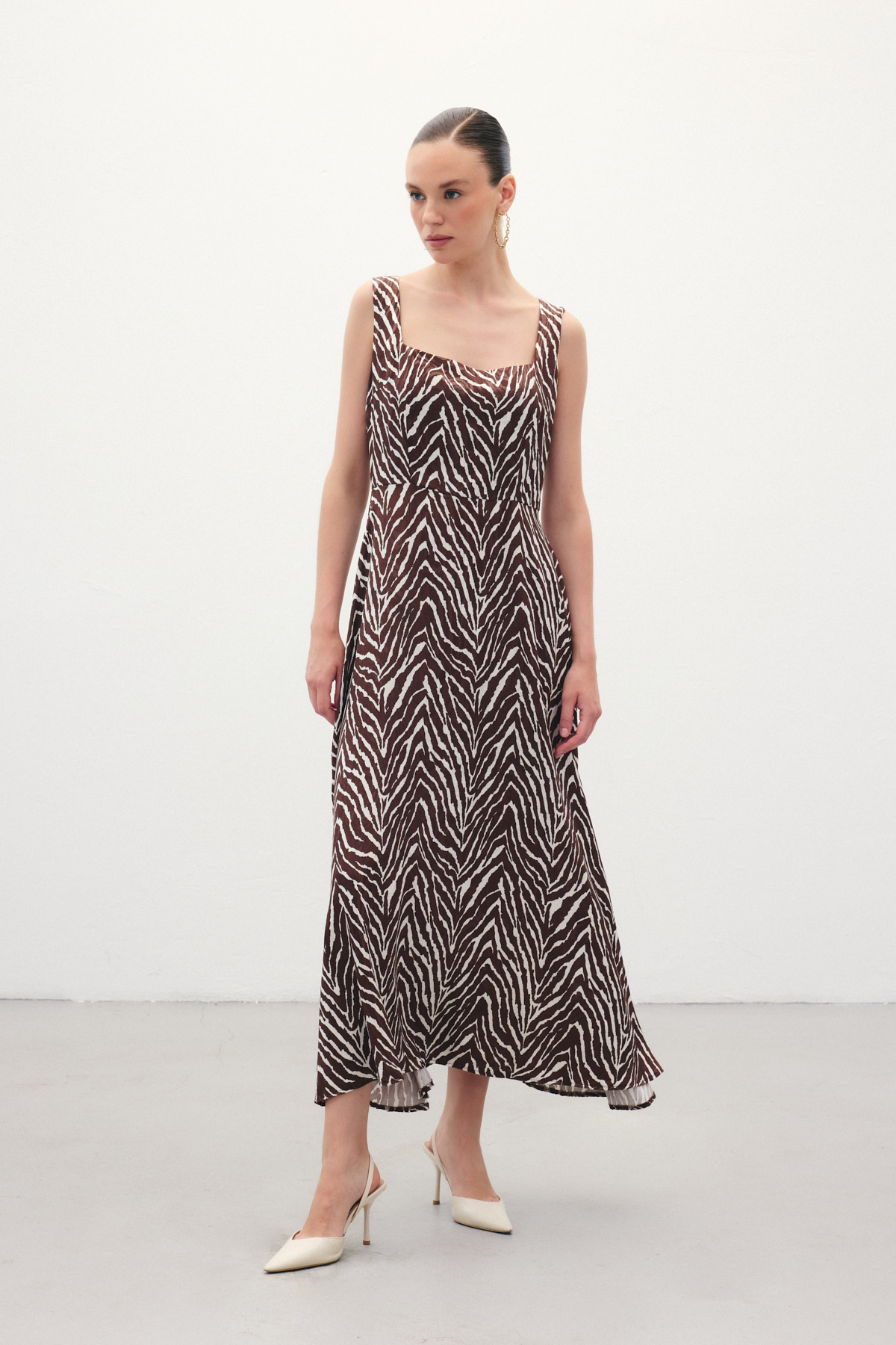 Kare Yaka Zebra Desenli Elbise - Kahve