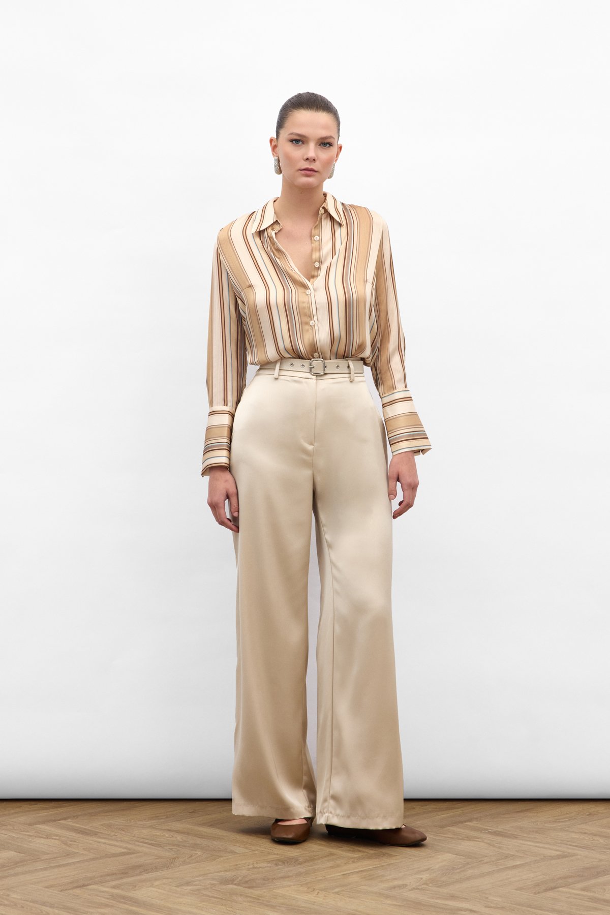 Kemer Detaylı Saten Pantolon - Bej