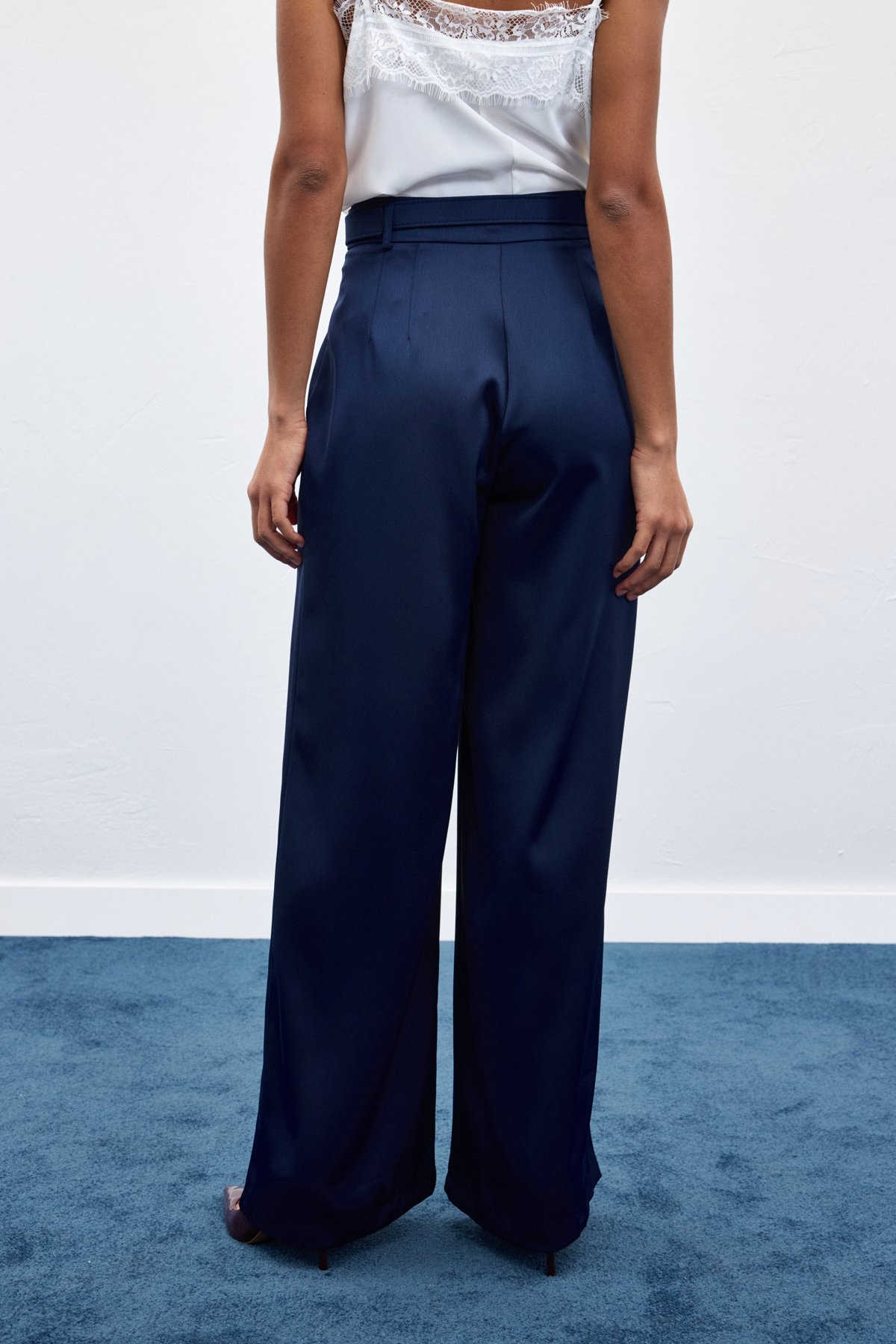 Kemer Detaylı Saten Pantolon - Lacivert