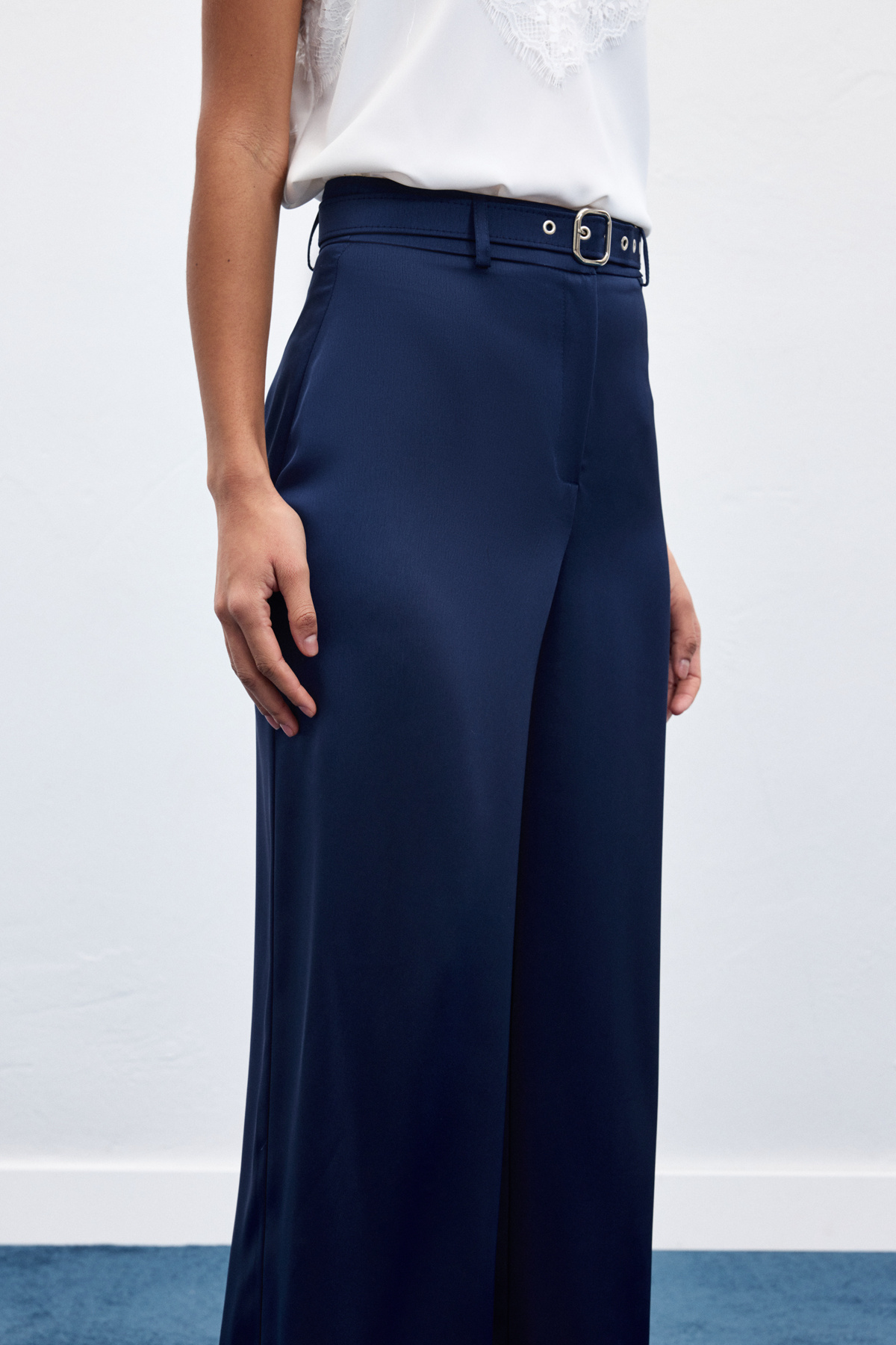 Kemer Detaylı Saten Pantolon - Lacivert