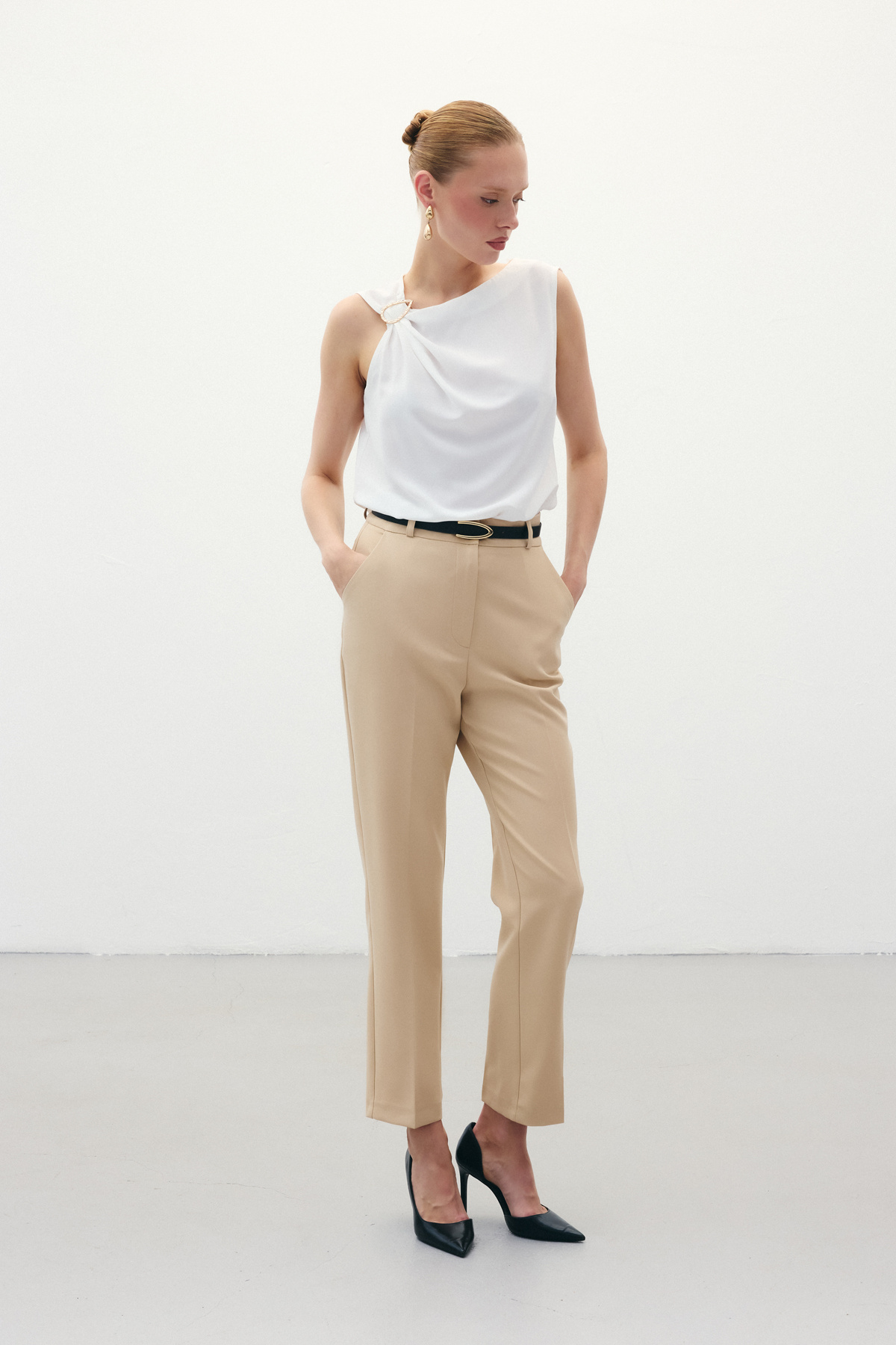 Kemerli Pantolon - Koyu Bej