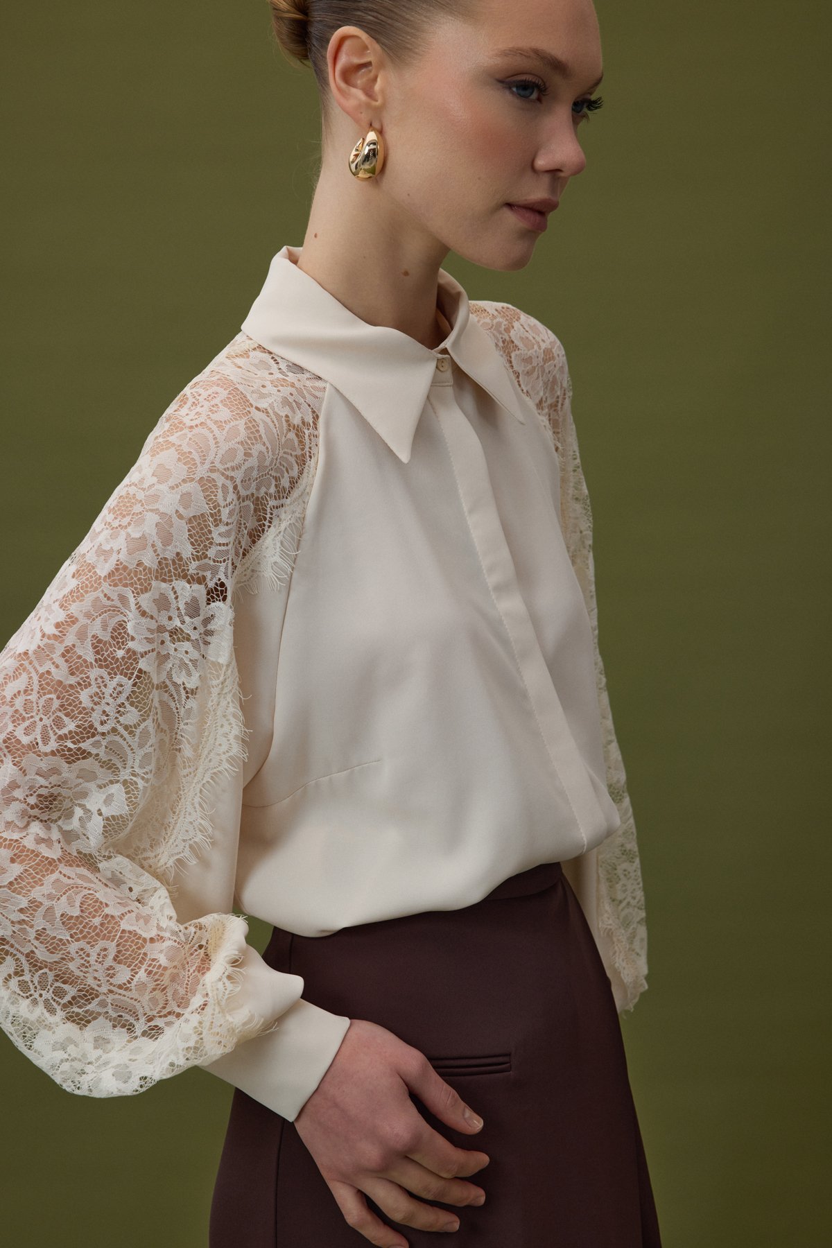 Kolları Dantel Detaylı Gömlek - Bej